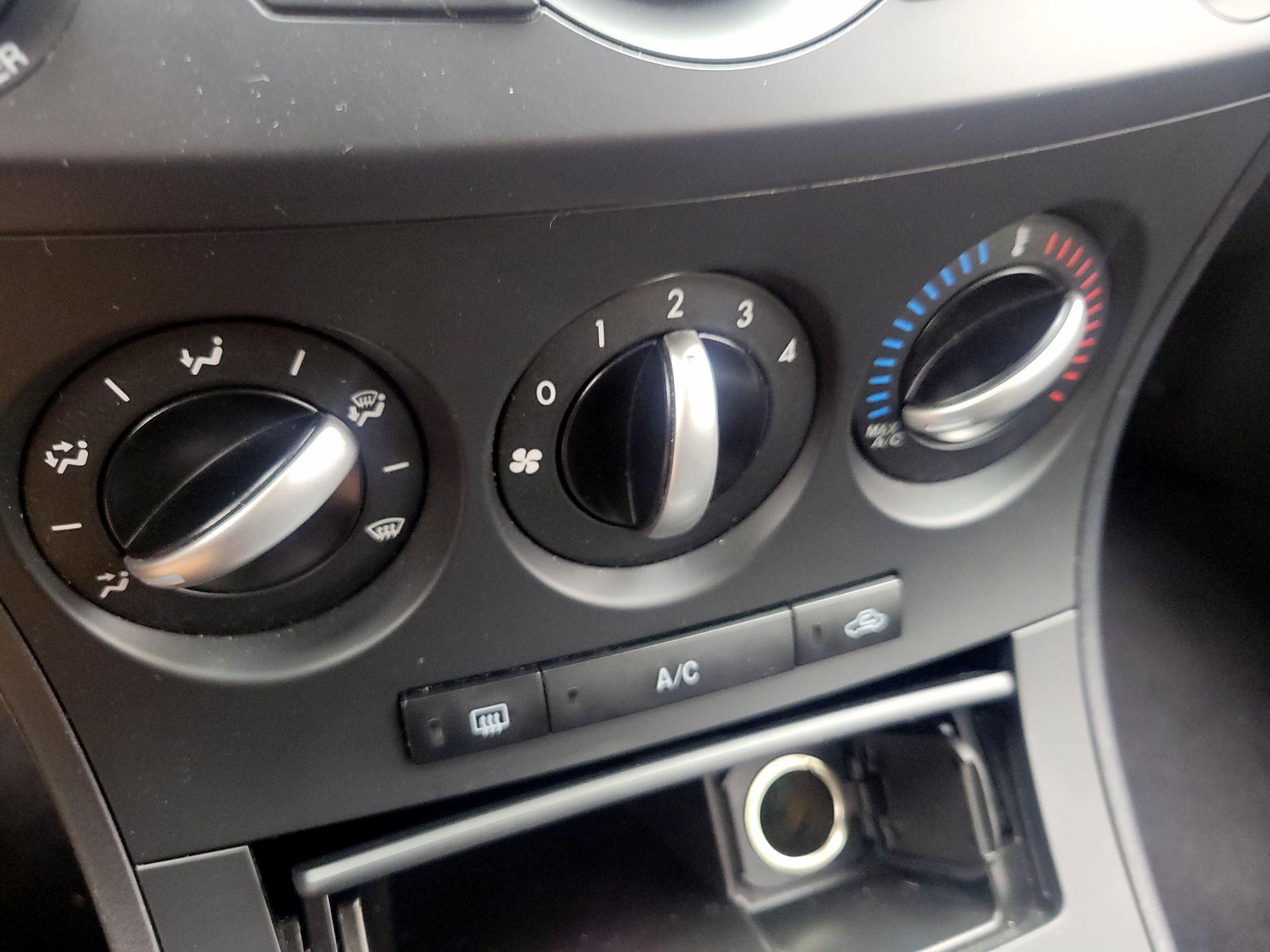 Thumbnail: 2013 Mazda Mazda3 - 15