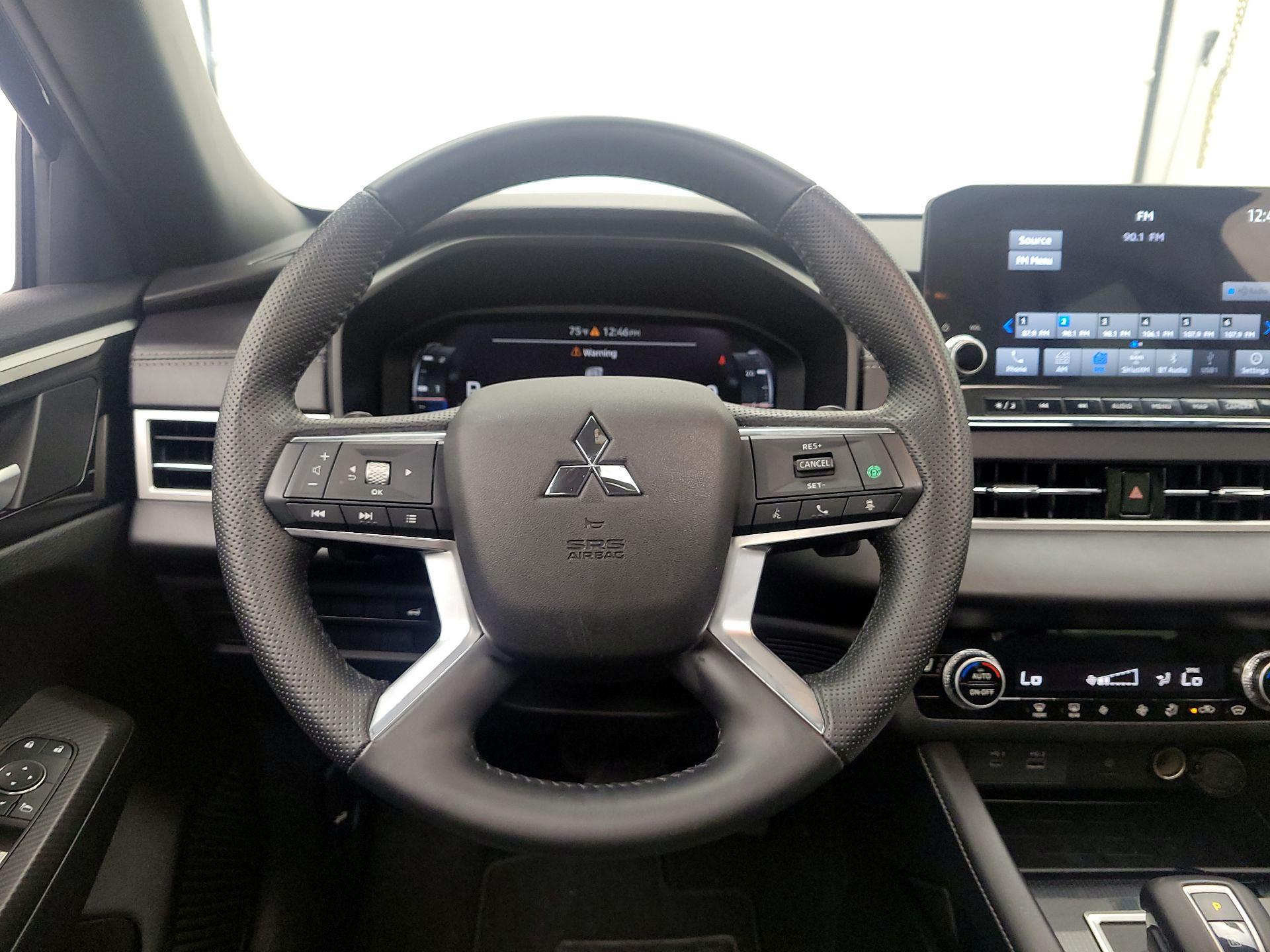 Thumbnail: 2024 Mitsubishi Outlander - 10