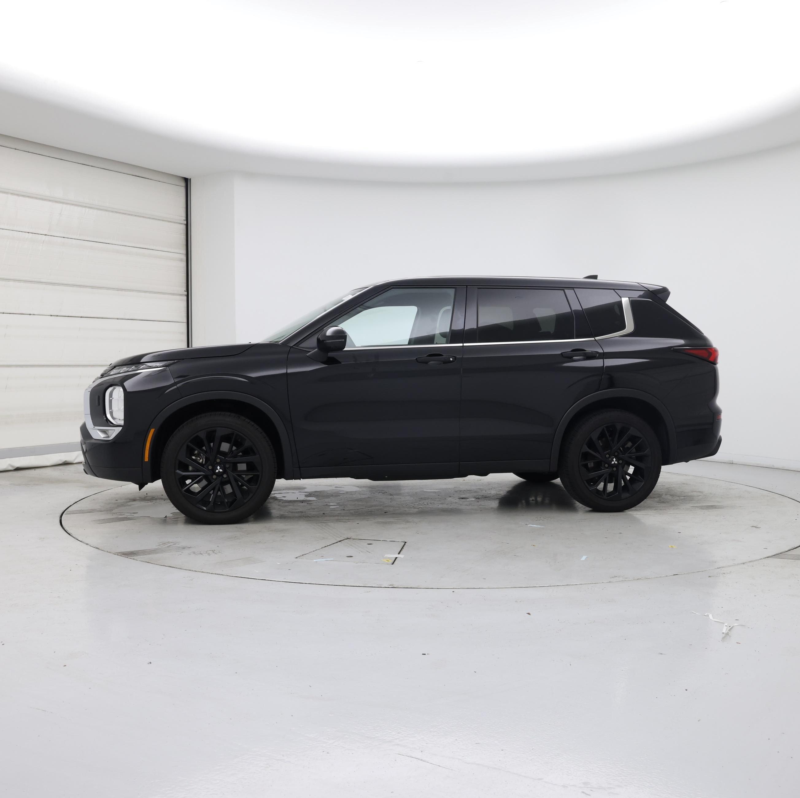 Thumbnail: 2024 Mitsubishi Outlander - 3