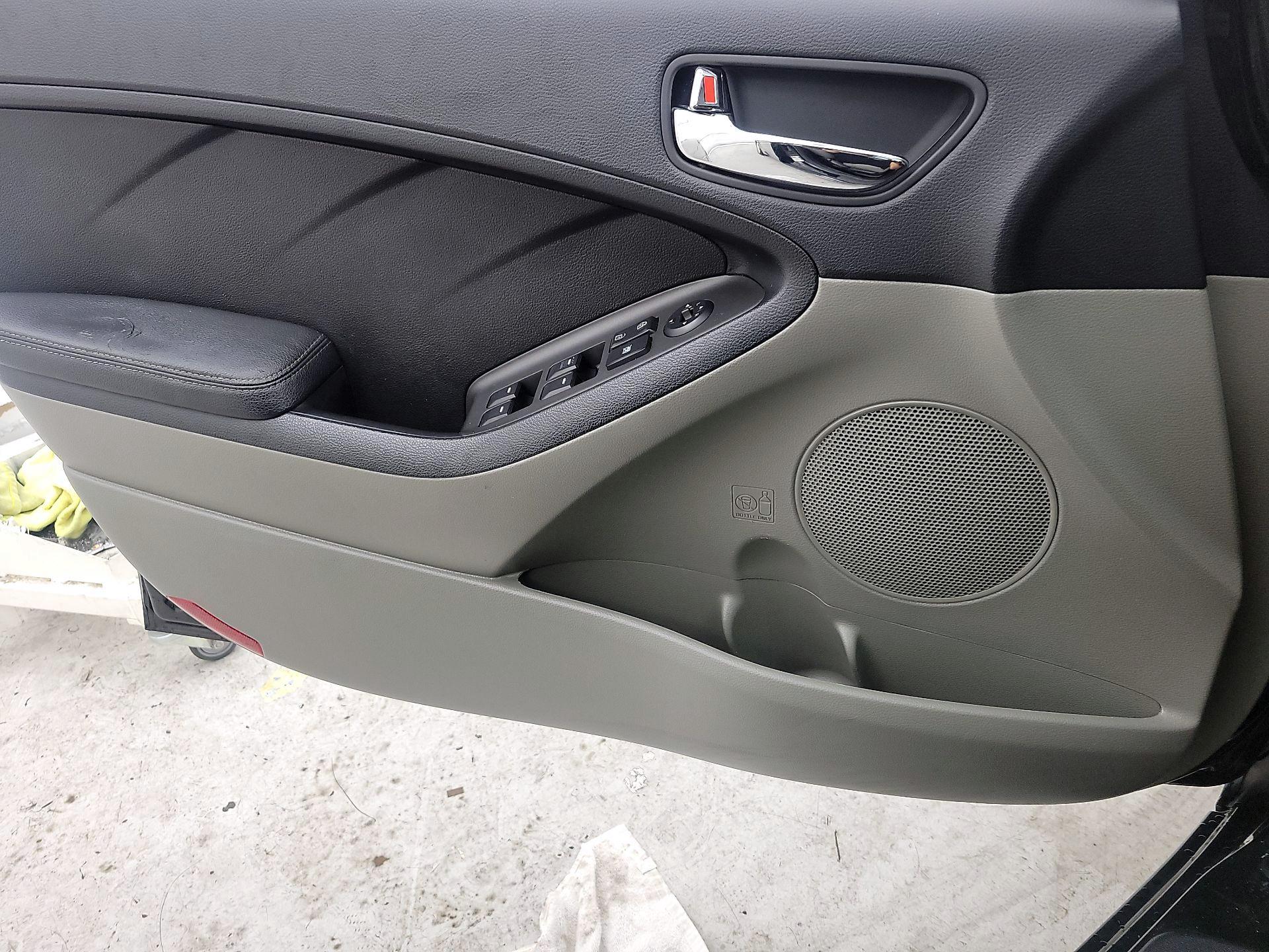 Thumbnail: 2015 Kia Forte - 12