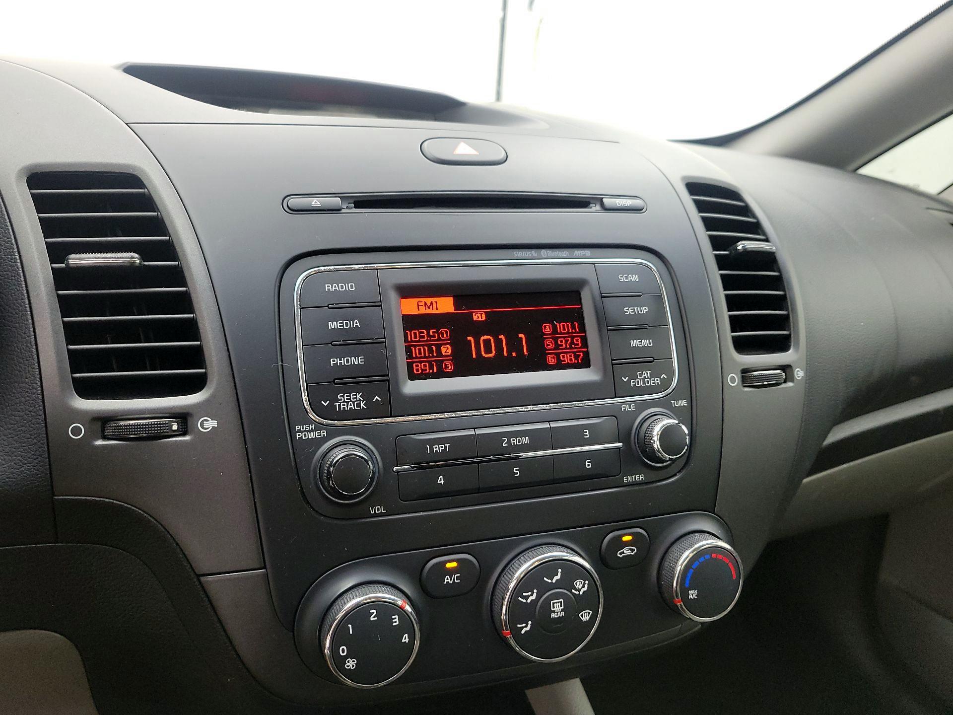 Thumbnail: 2015 Kia Forte - 14