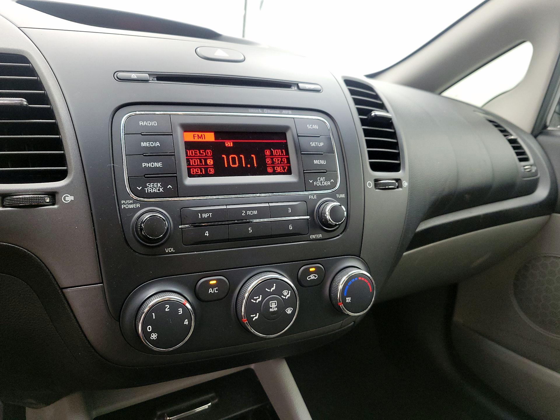 Thumbnail: 2015 Kia Forte - 15