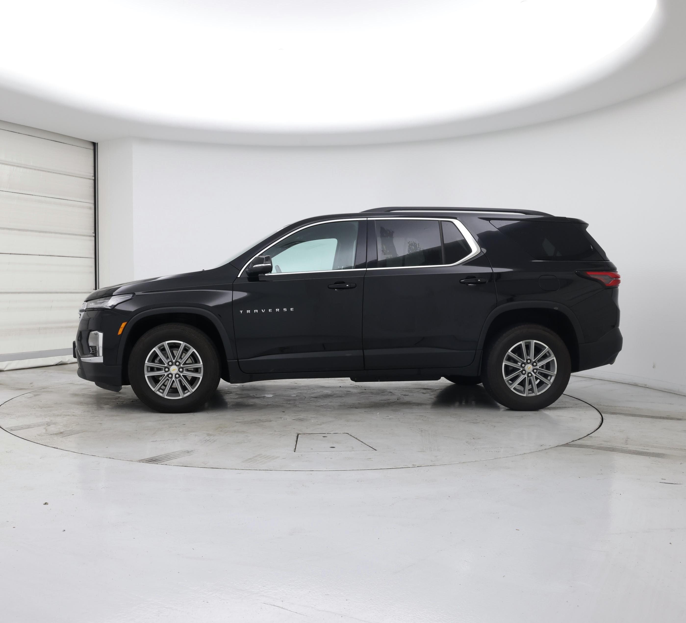 Thumbnail: 2023 Chevrolet Traverse - 3