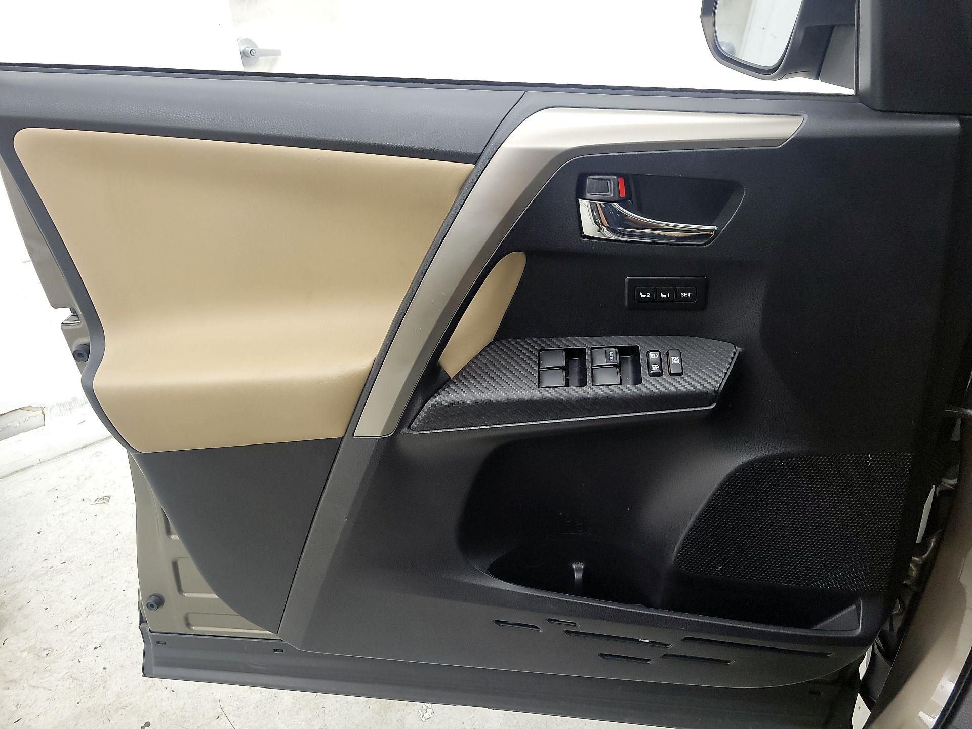 Thumbnail: 2014 Toyota RAV4 - 12