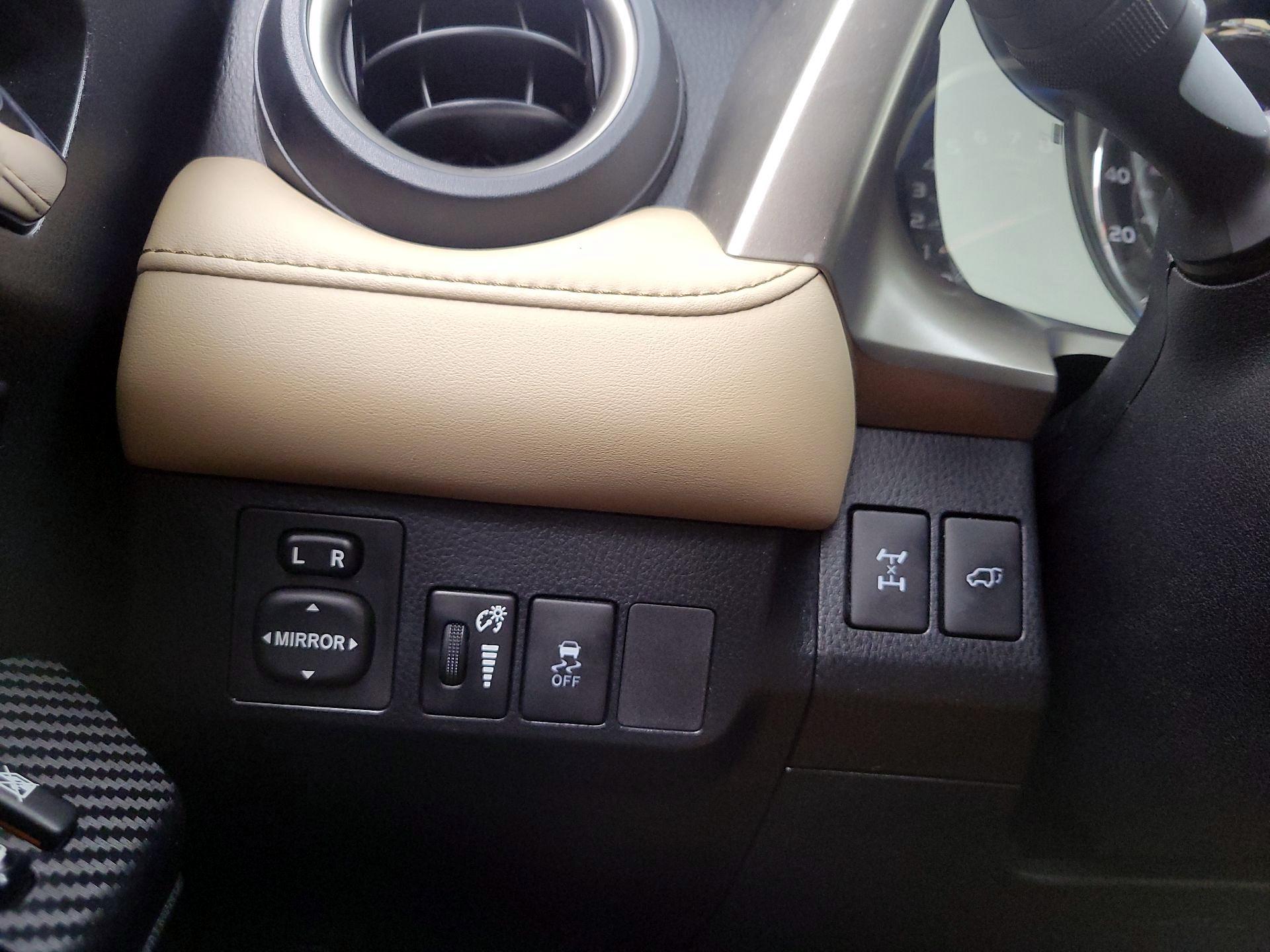 Thumbnail: 2014 Toyota RAV4 - 13
