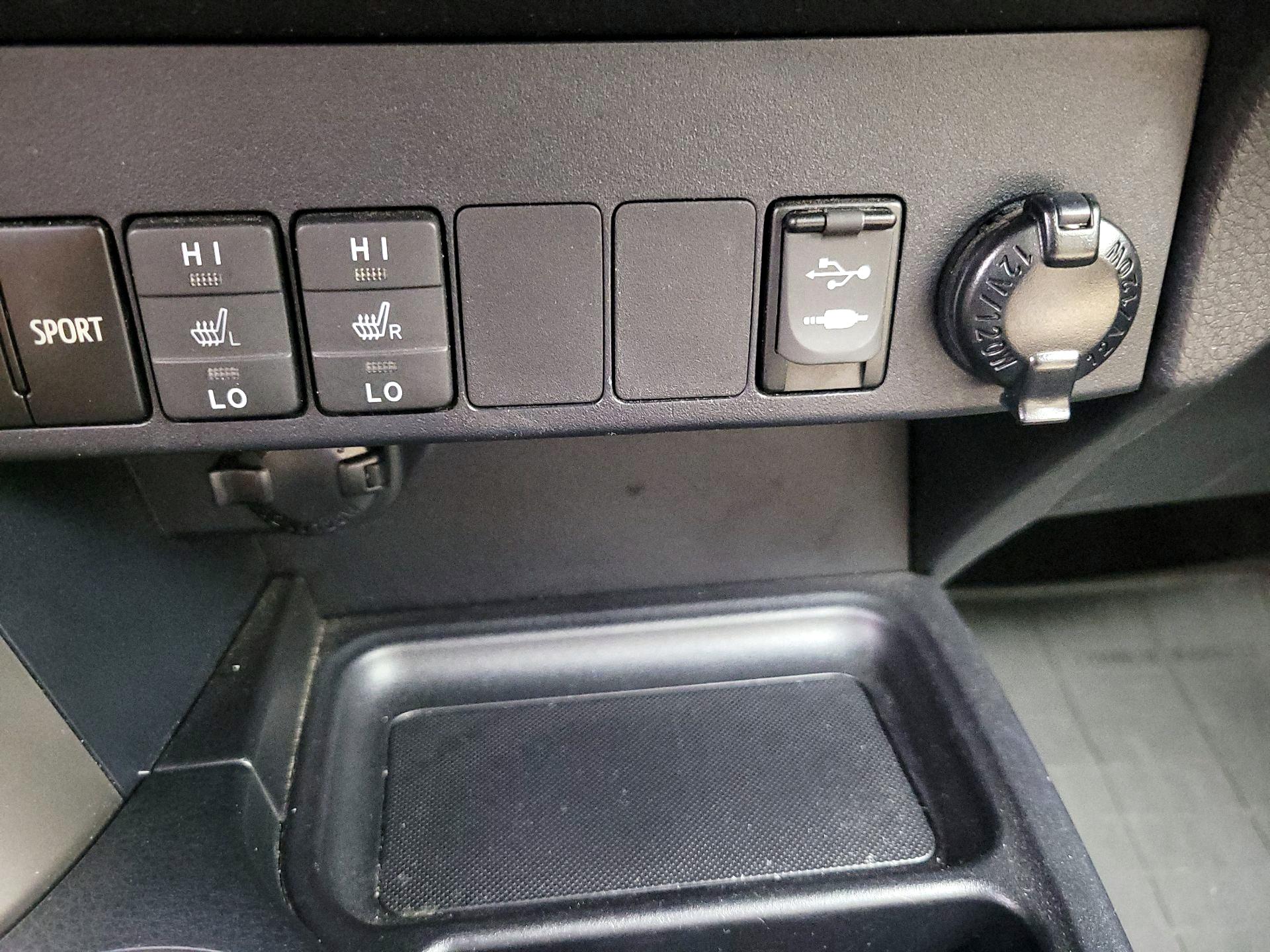 Thumbnail: 2014 Toyota RAV4 - 18