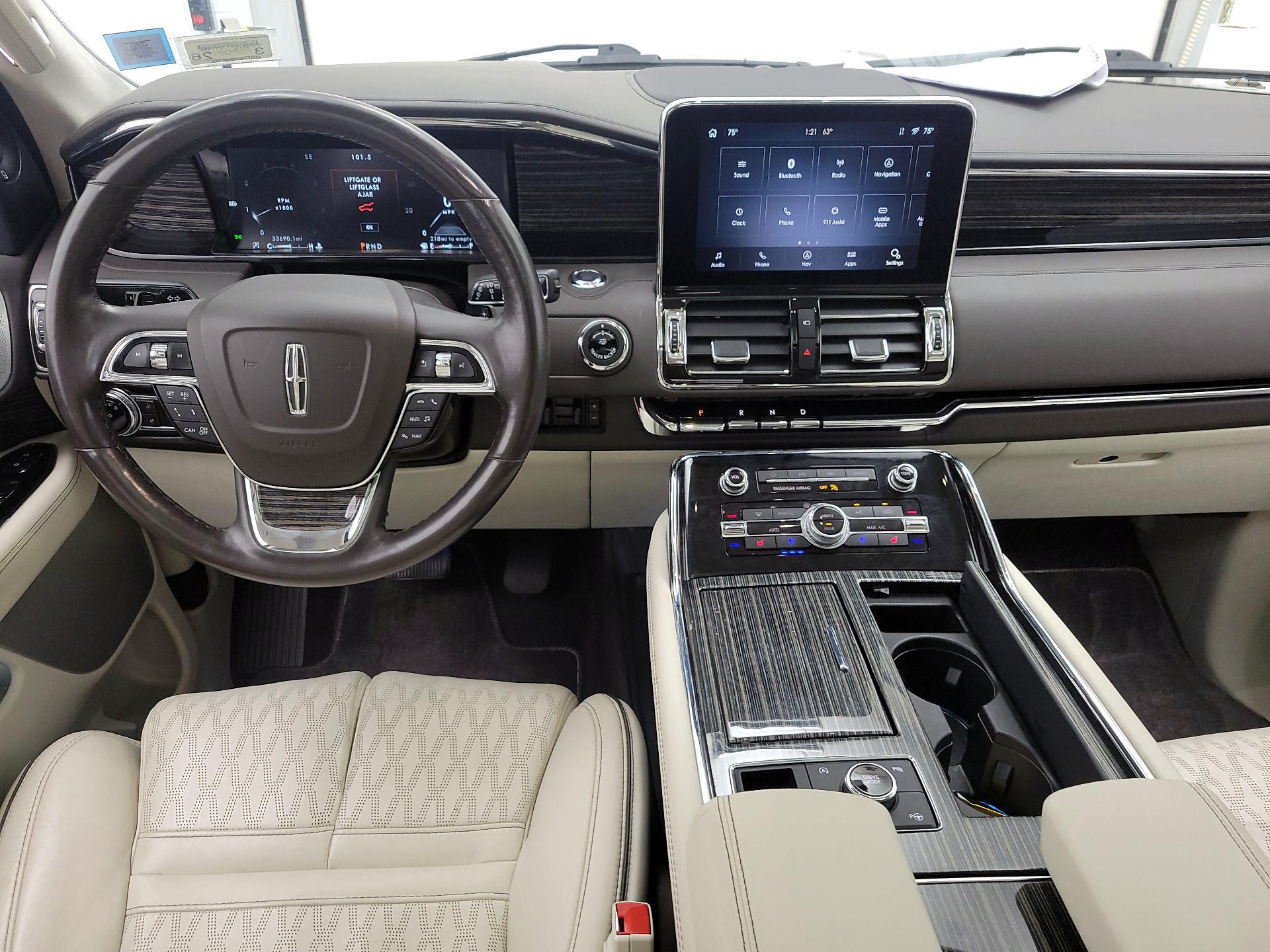 Thumbnail: 2021 Lincoln Navigator L - 9