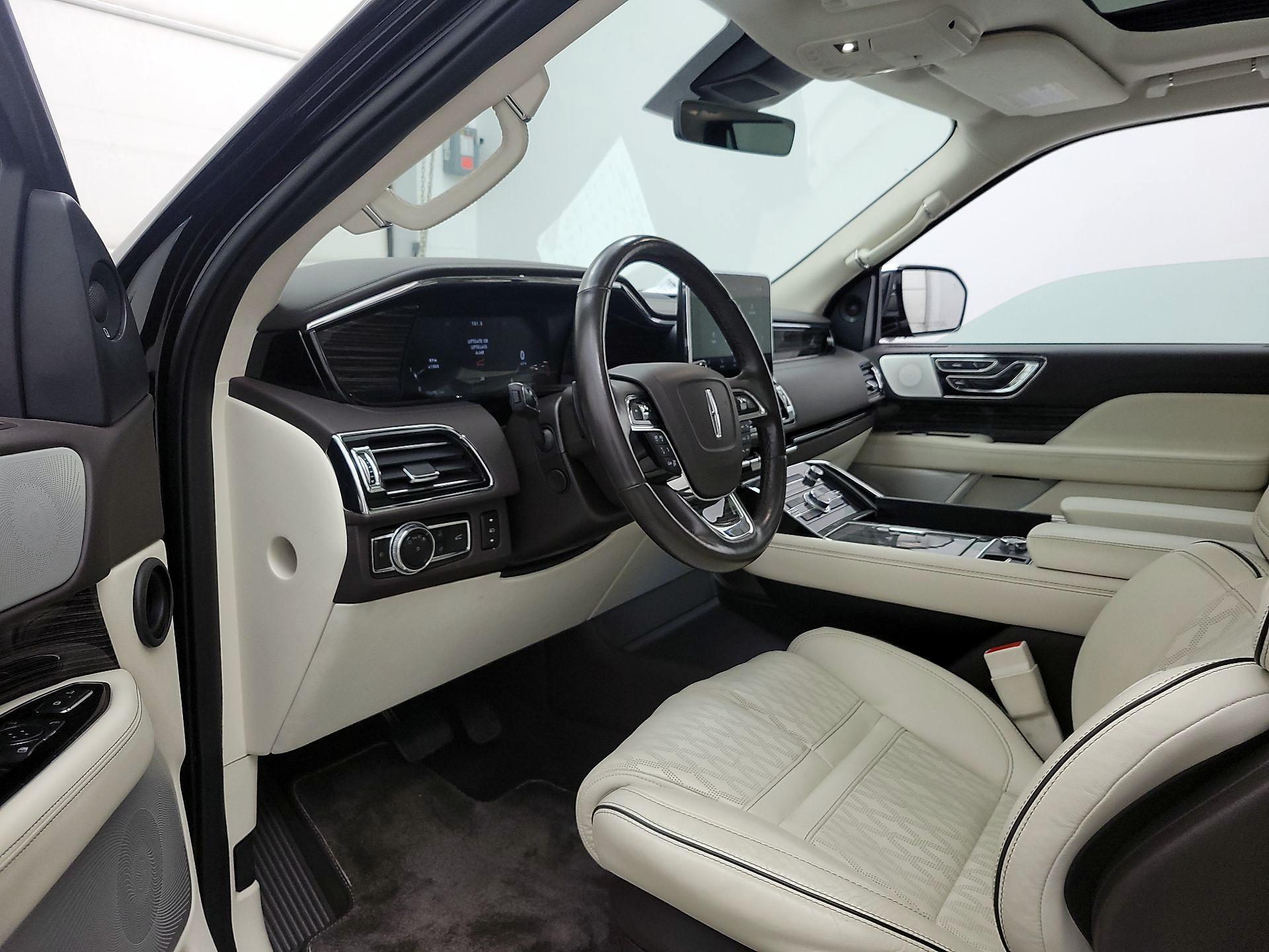 Thumbnail: 2021 Lincoln Navigator L - 11