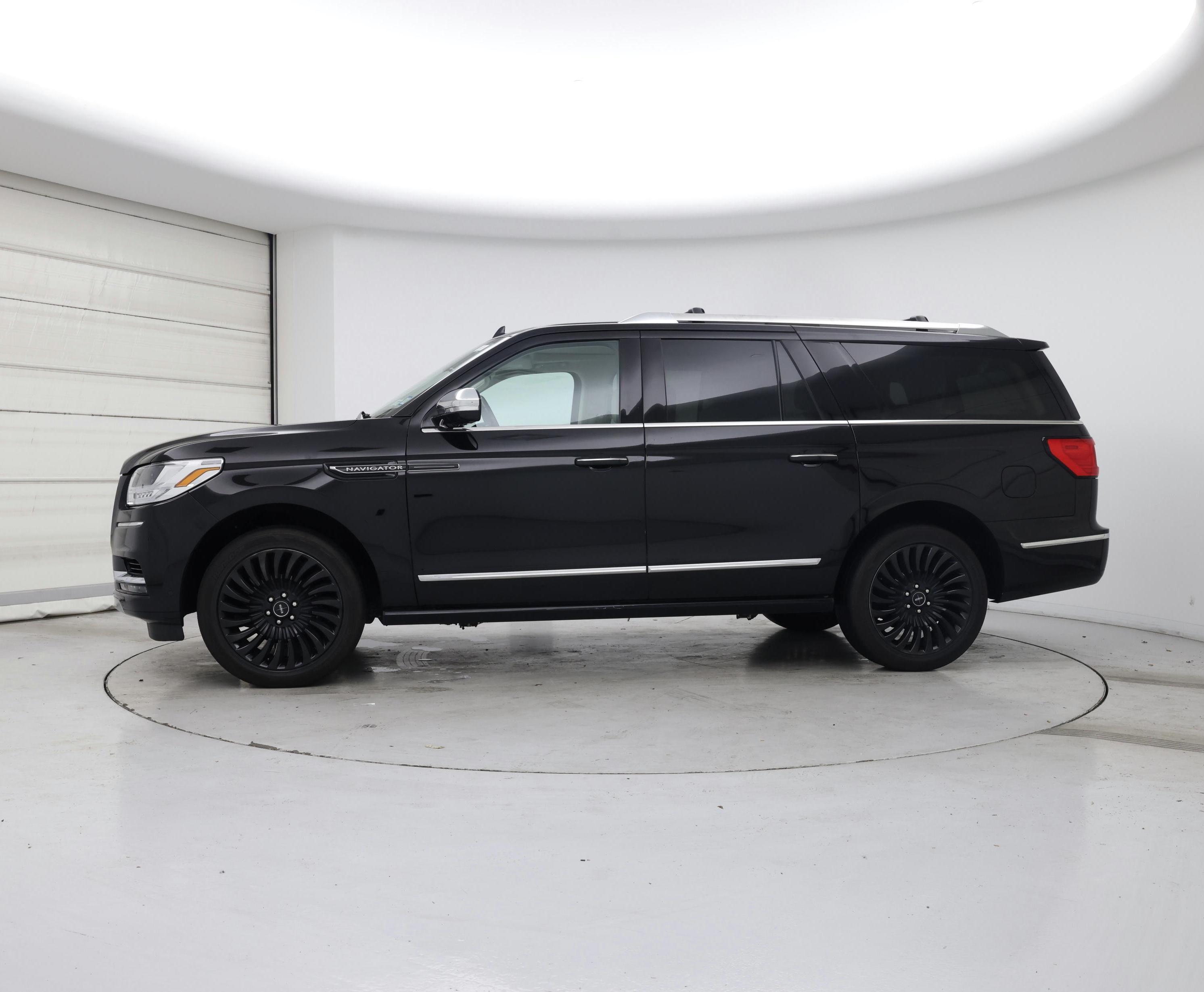 Thumbnail: 2021 Lincoln Navigator L - 3