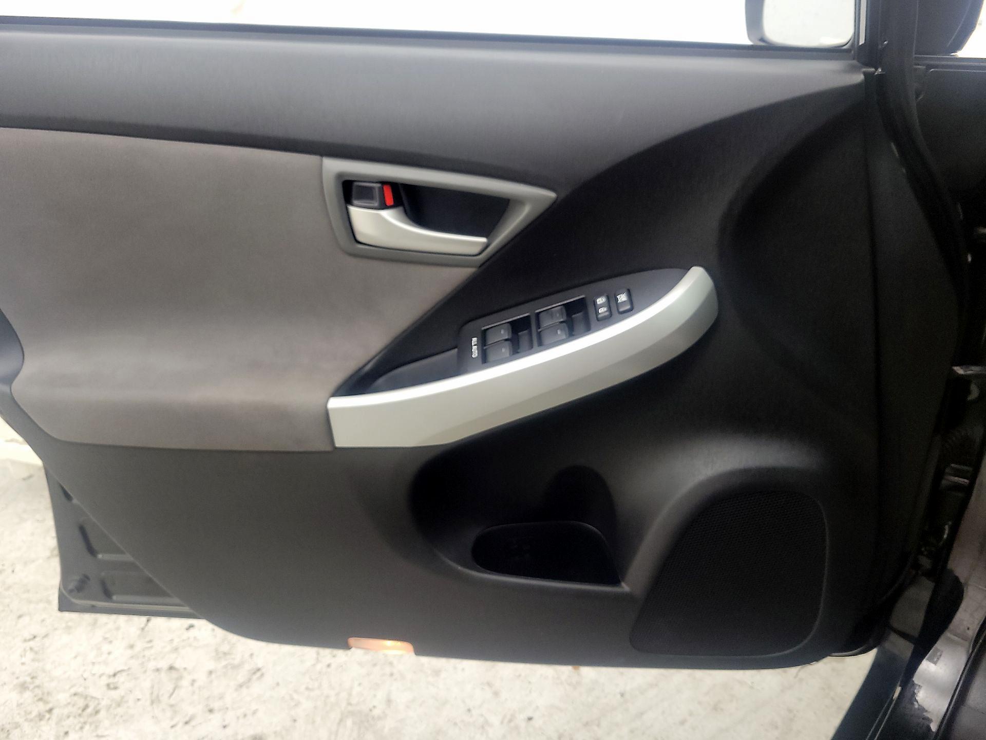 Thumbnail: 2015 Toyota Prius - 12