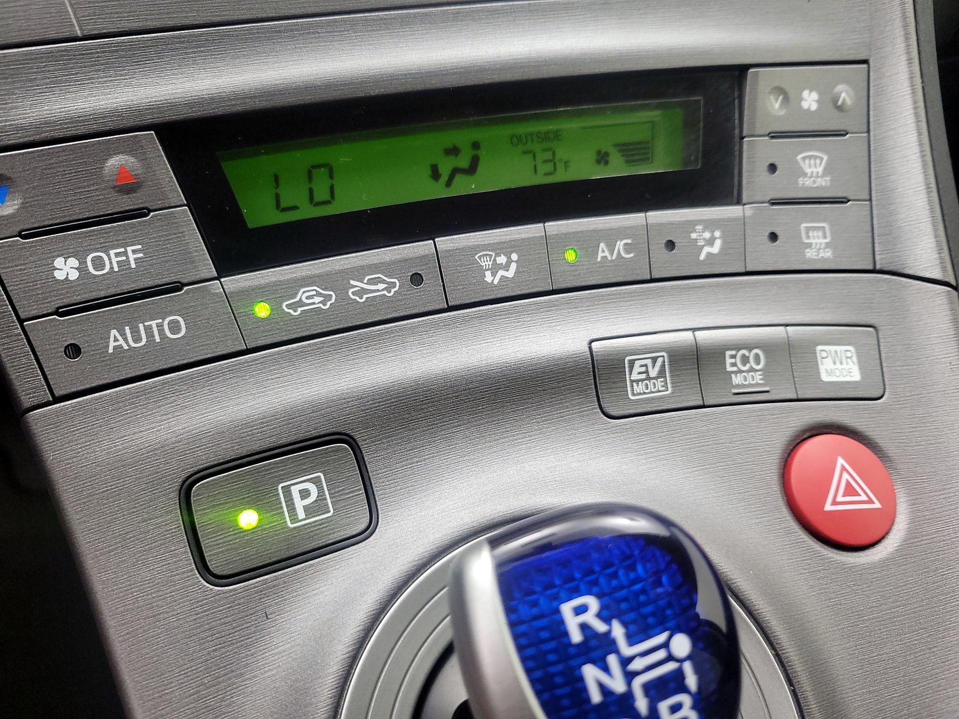 Thumbnail: 2015 Toyota Prius - 16