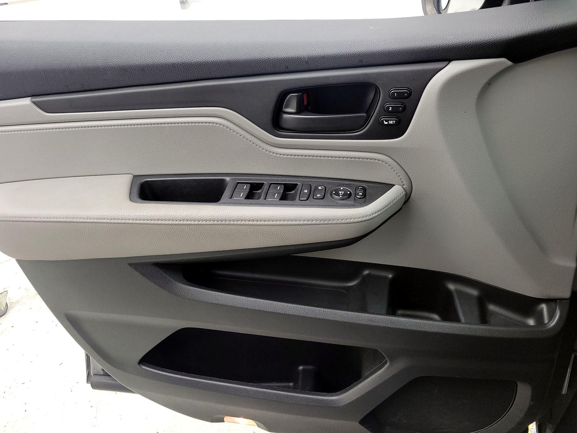 Thumbnail: 2018 Honda Odyssey - 12