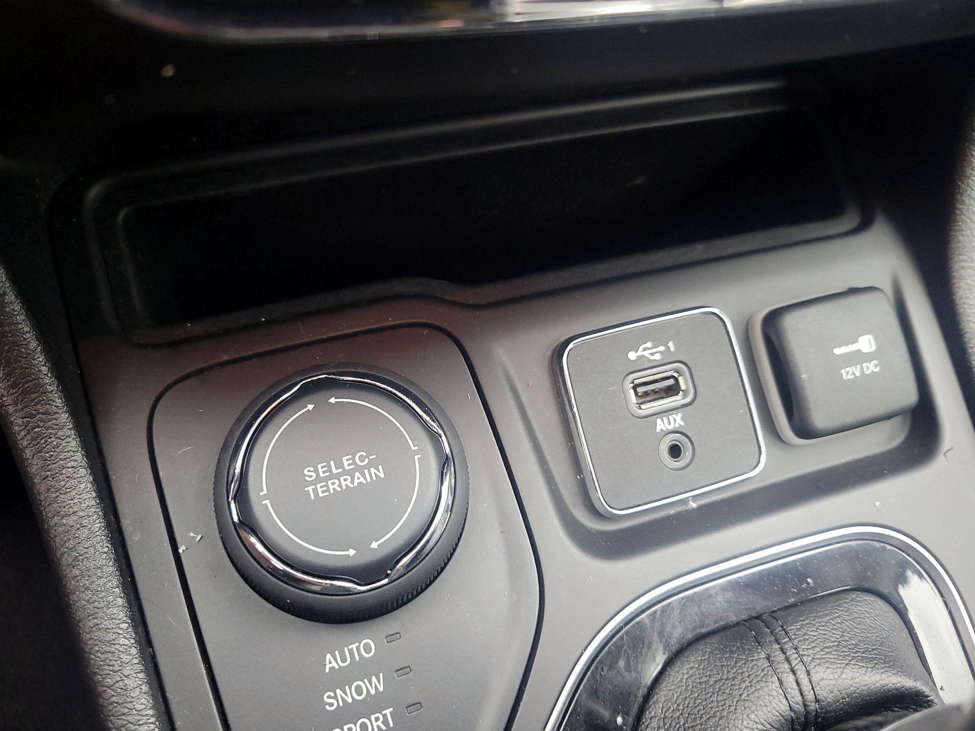 Thumbnail: 2020 Jeep Cherokee - 18