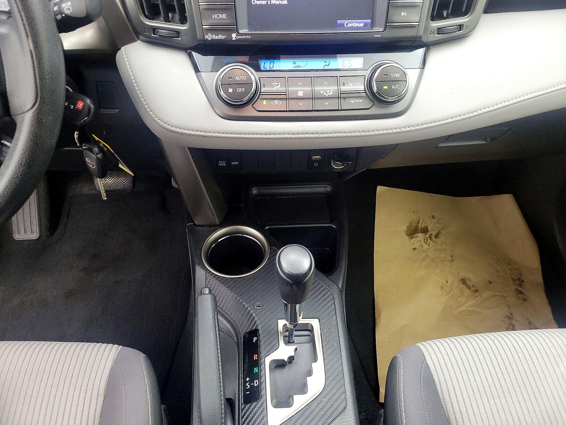 Thumbnail: 2015 Toyota RAV4 - 17