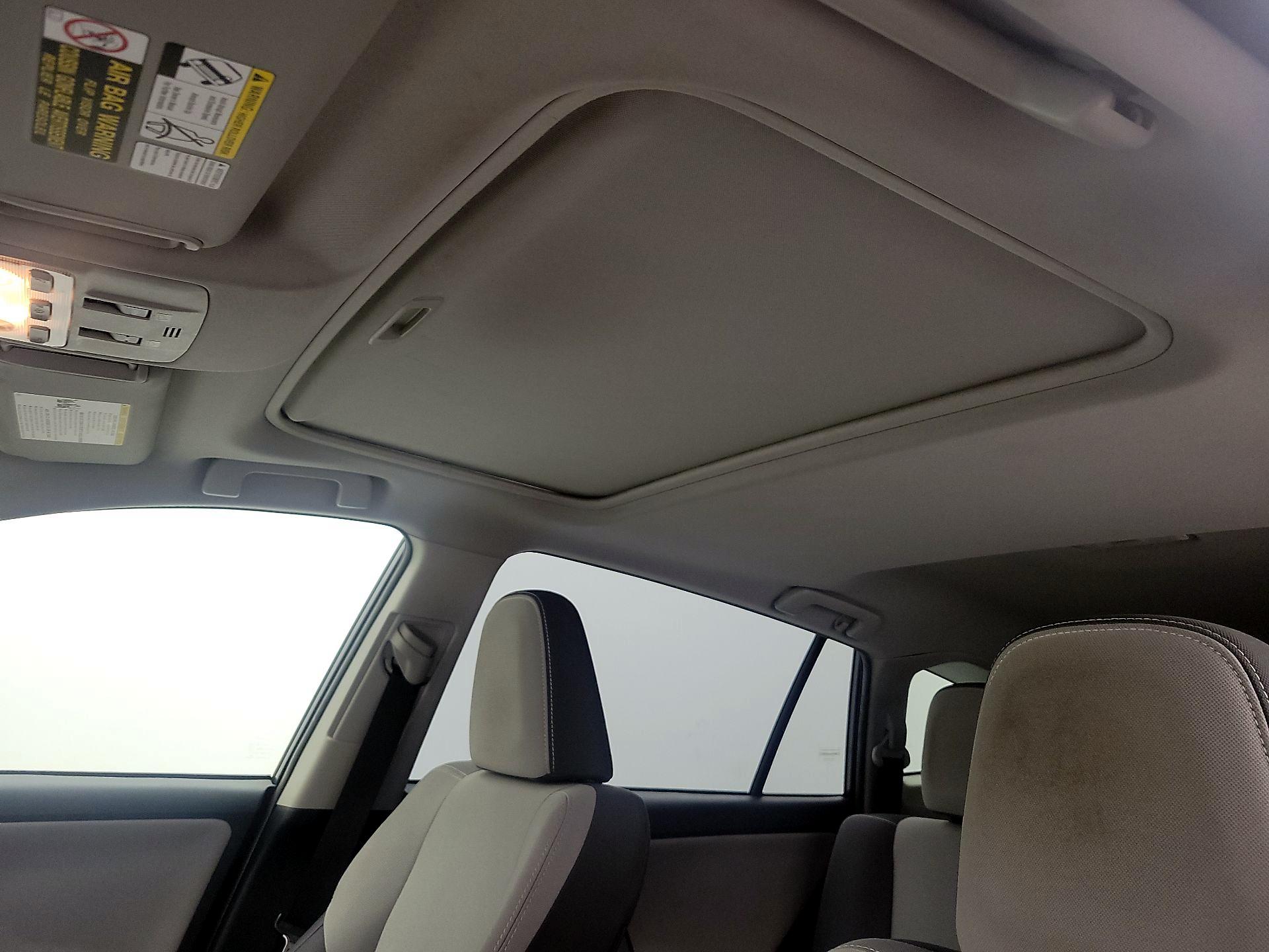 Thumbnail: 2015 Toyota RAV4 - 19