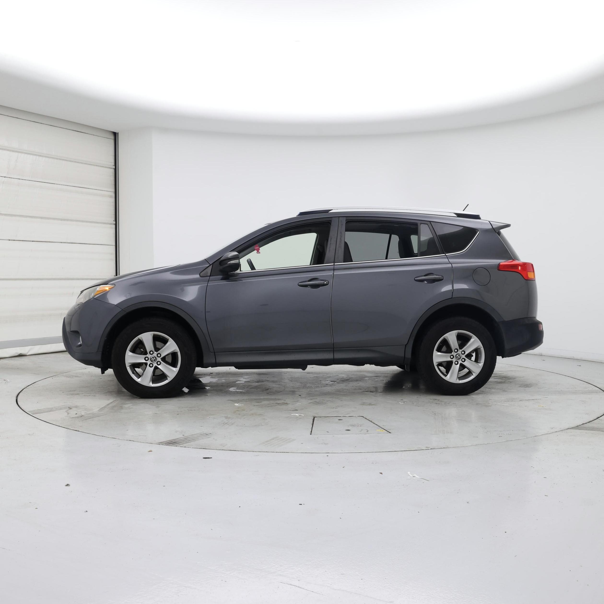Thumbnail: 2015 Toyota RAV4 - 3