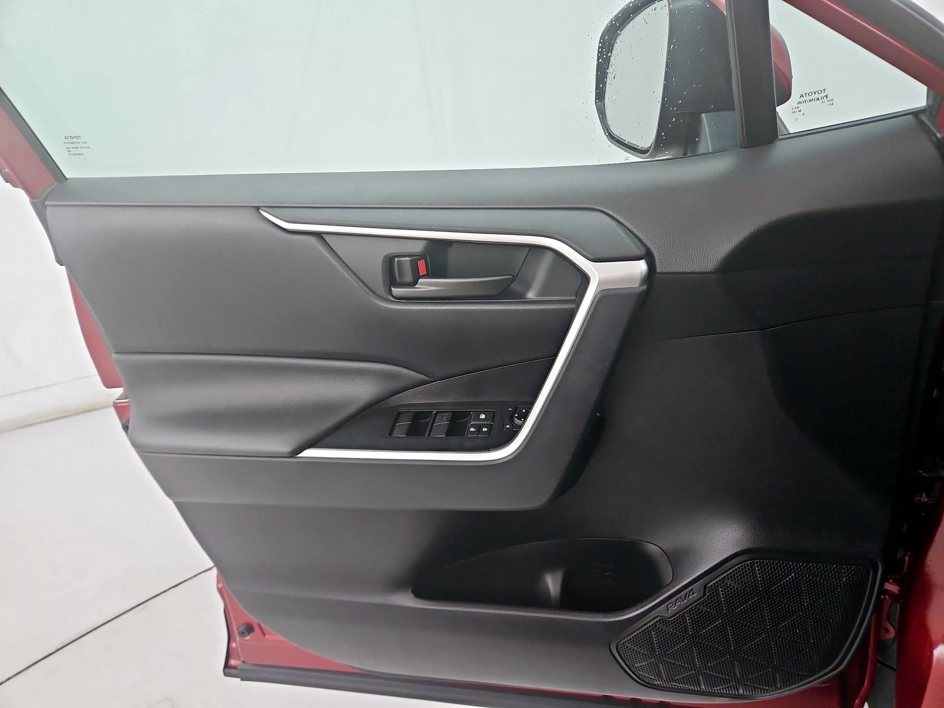 Thumbnail: 2019 Toyota RAV4 - 12