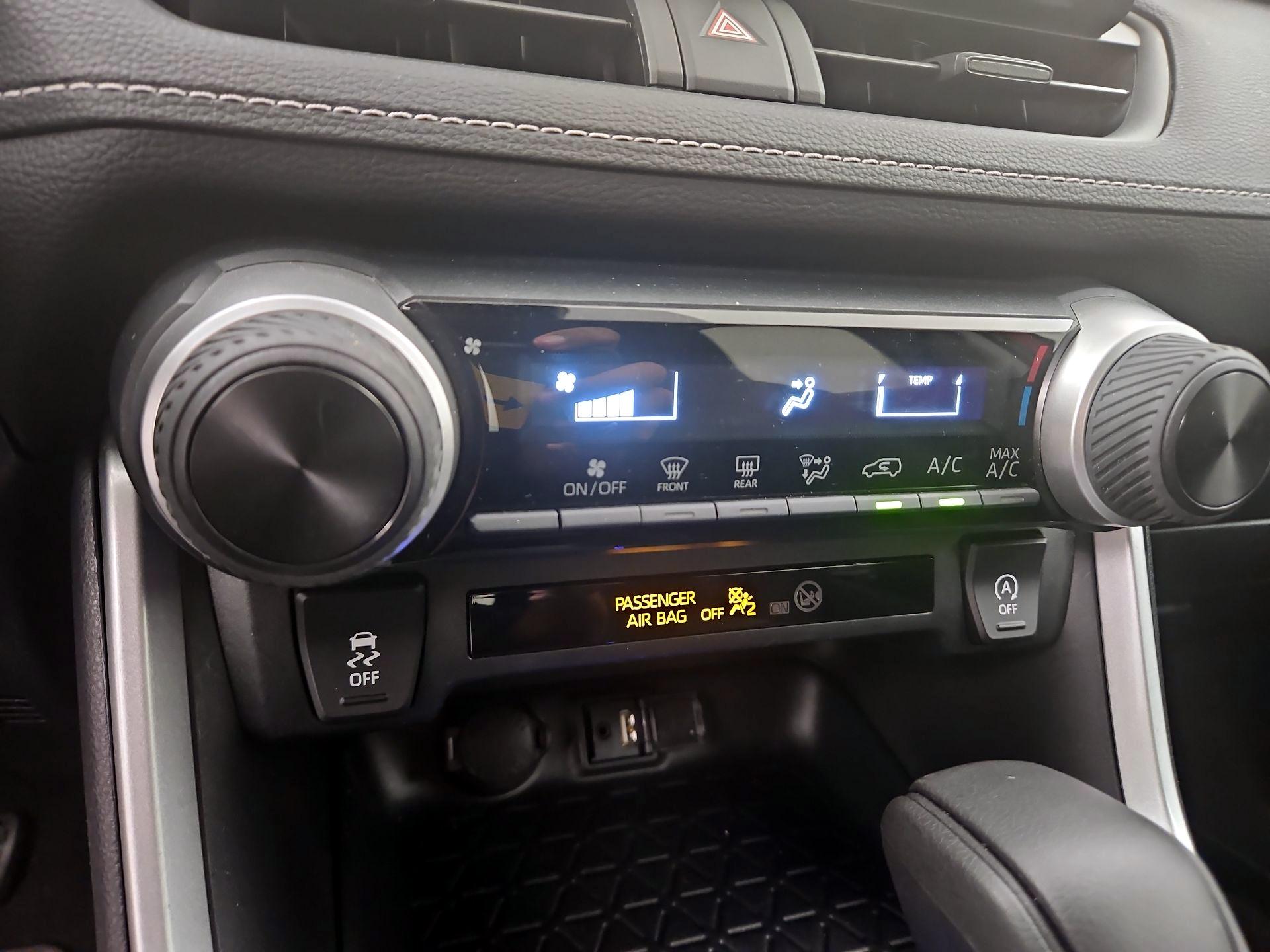 Thumbnail: 2019 Toyota RAV4 - 16