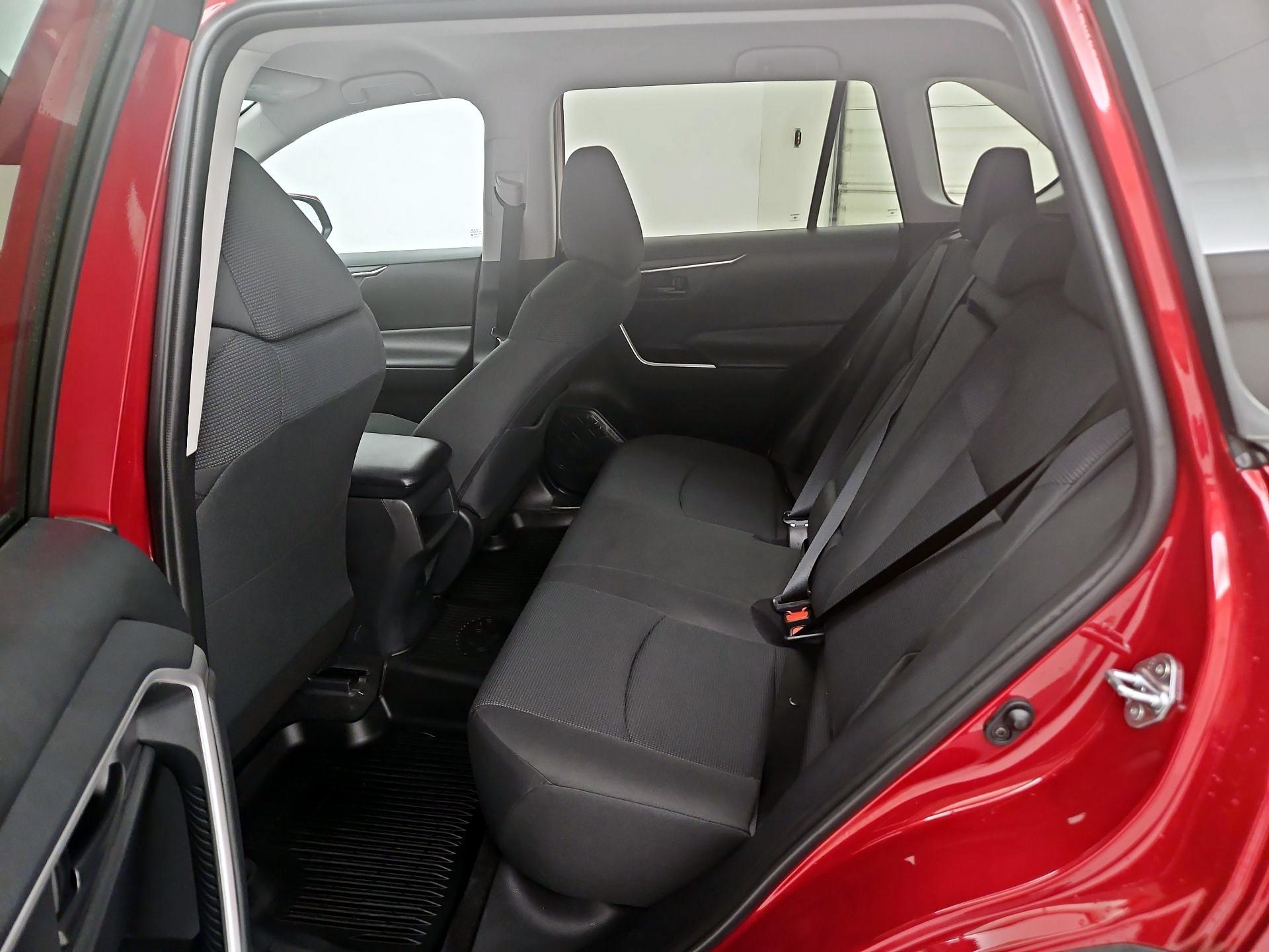 Thumbnail: 2019 Toyota RAV4 - 19