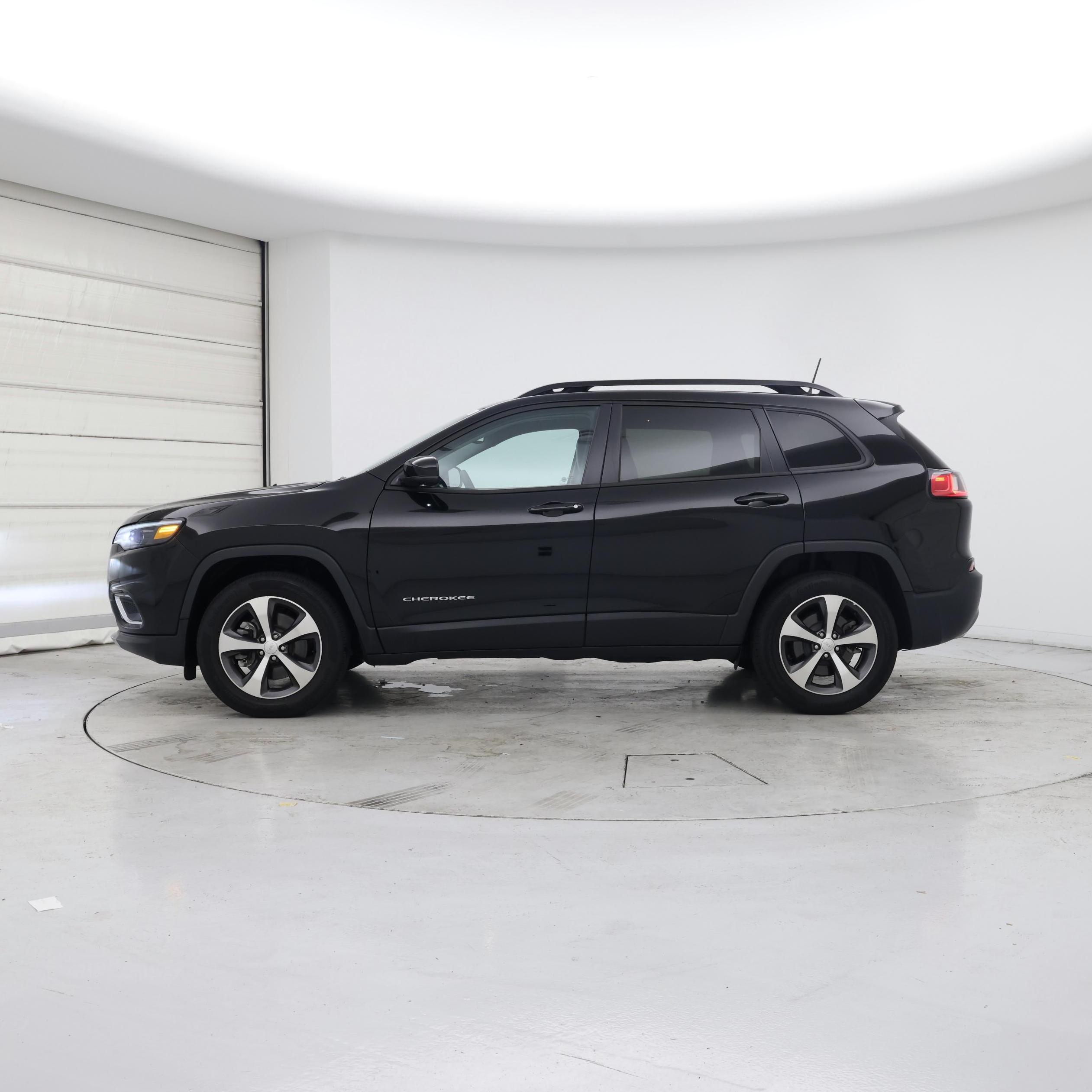 Thumbnail: 2022 Jeep Cherokee - 3