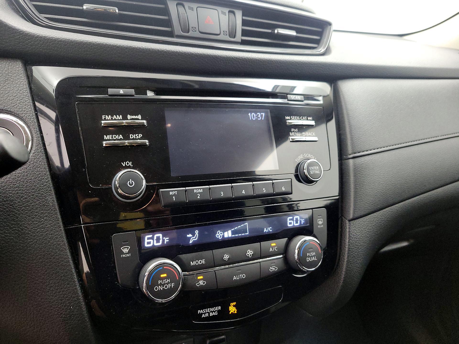 Thumbnail: 2017 Nissan Rogue - 15