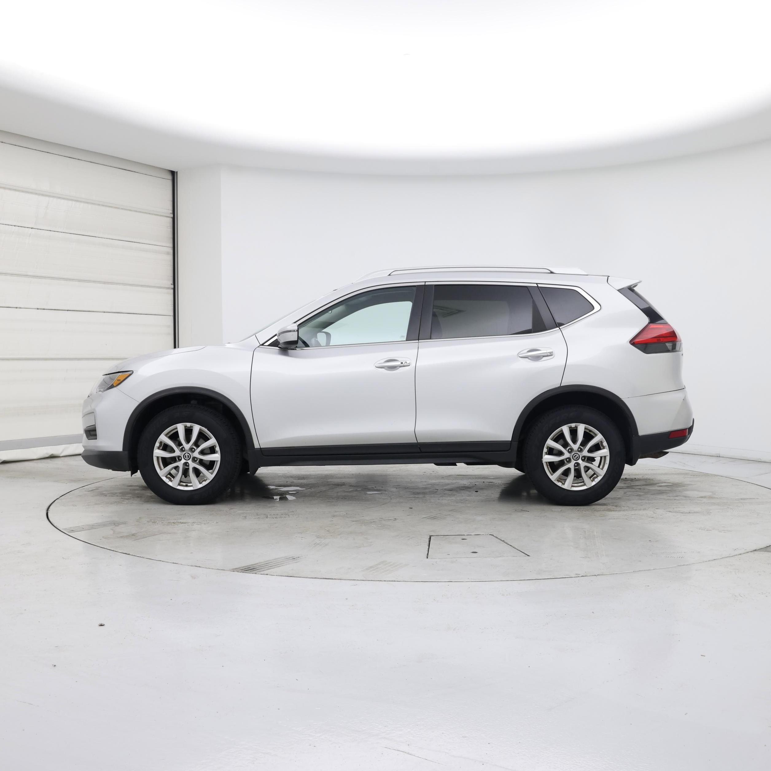 Thumbnail: 2017 Nissan Rogue - 3