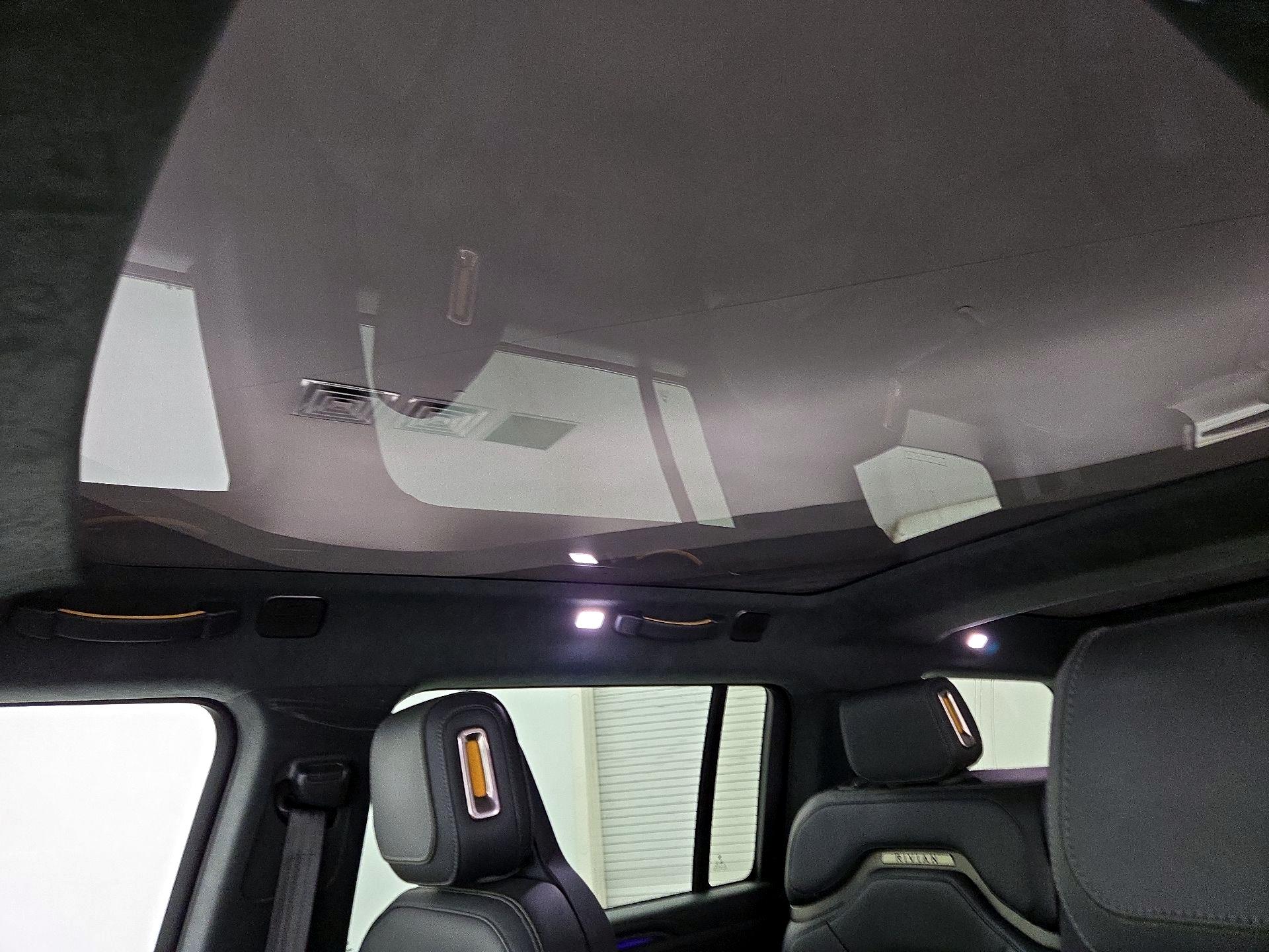 Thumbnail: 2023 Rivian R1S - 19