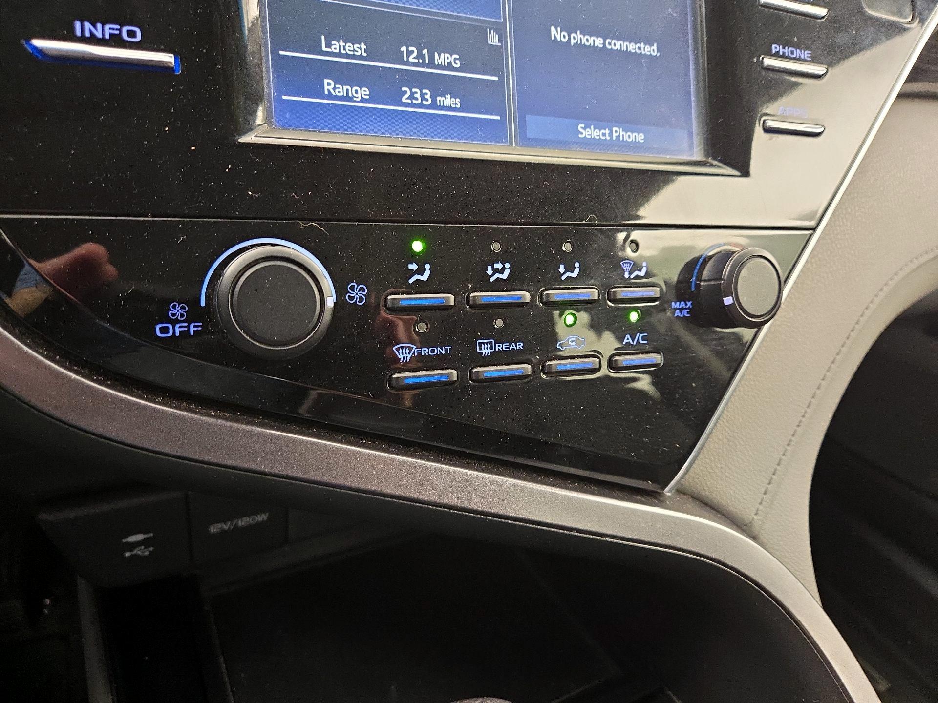 Thumbnail: 2018 Toyota Camry - 16