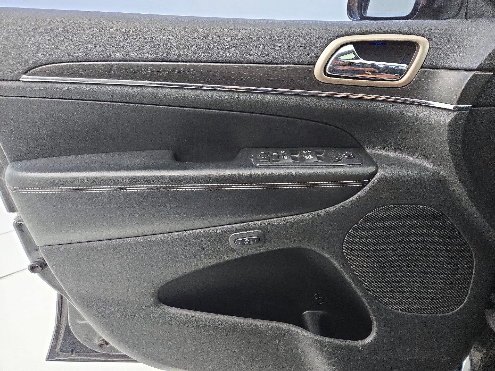 Thumbnail: 2015 Jeep Grand Cherokee - 12