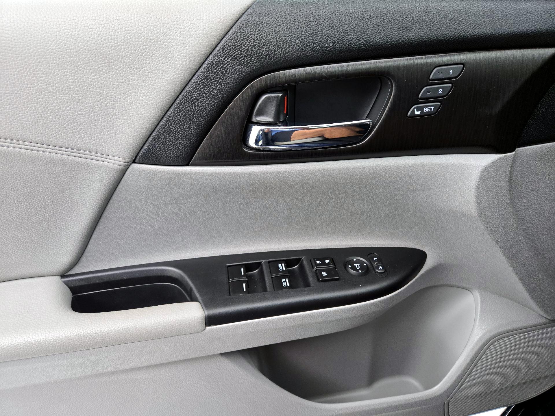 Thumbnail: 2013 Honda Accord - 12