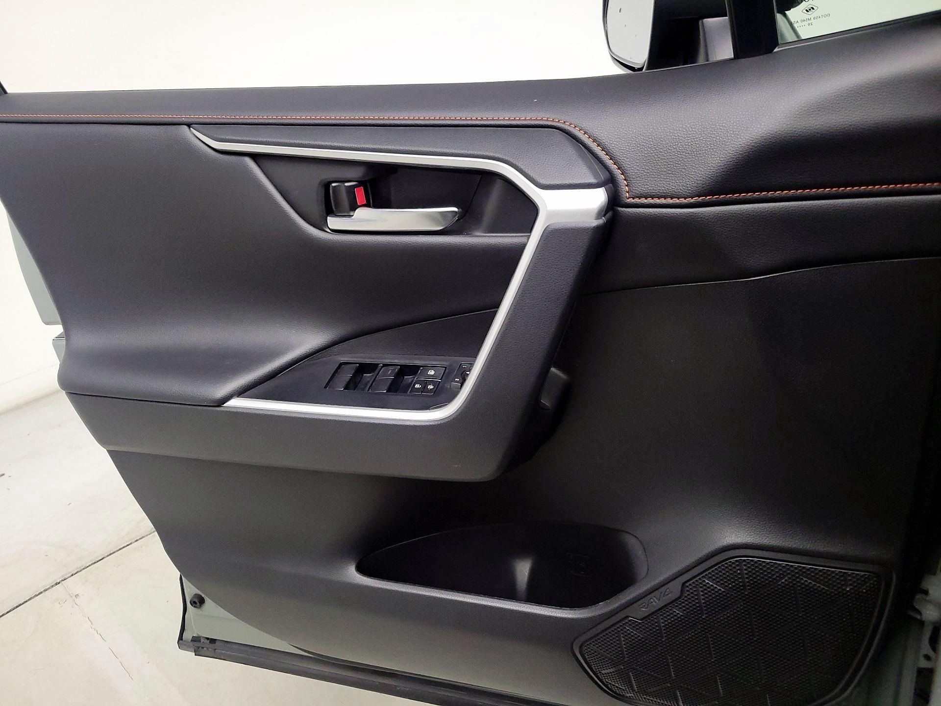 Thumbnail: 2021 Toyota RAV4 - 12