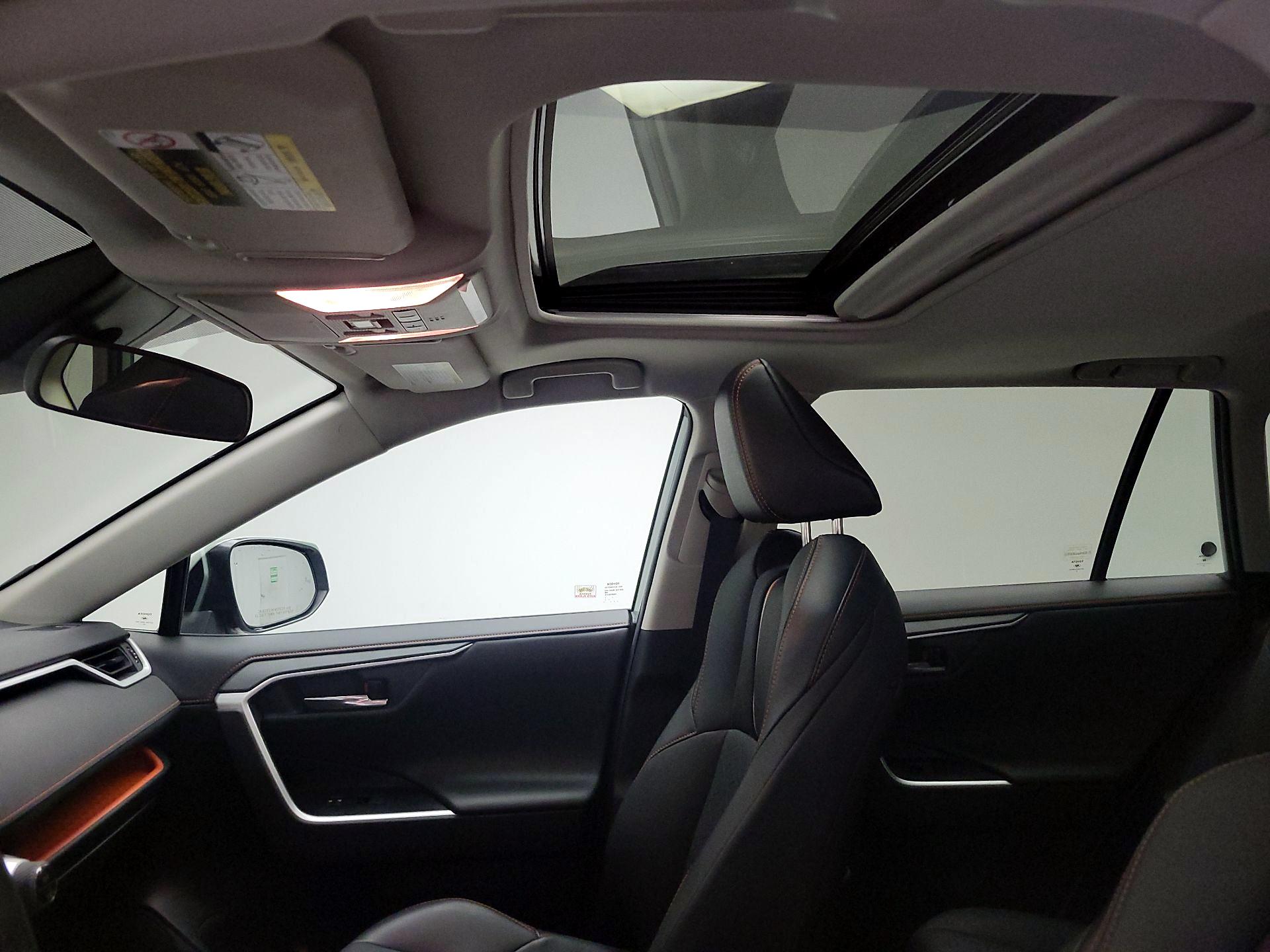 Thumbnail: 2021 Toyota RAV4 - 19