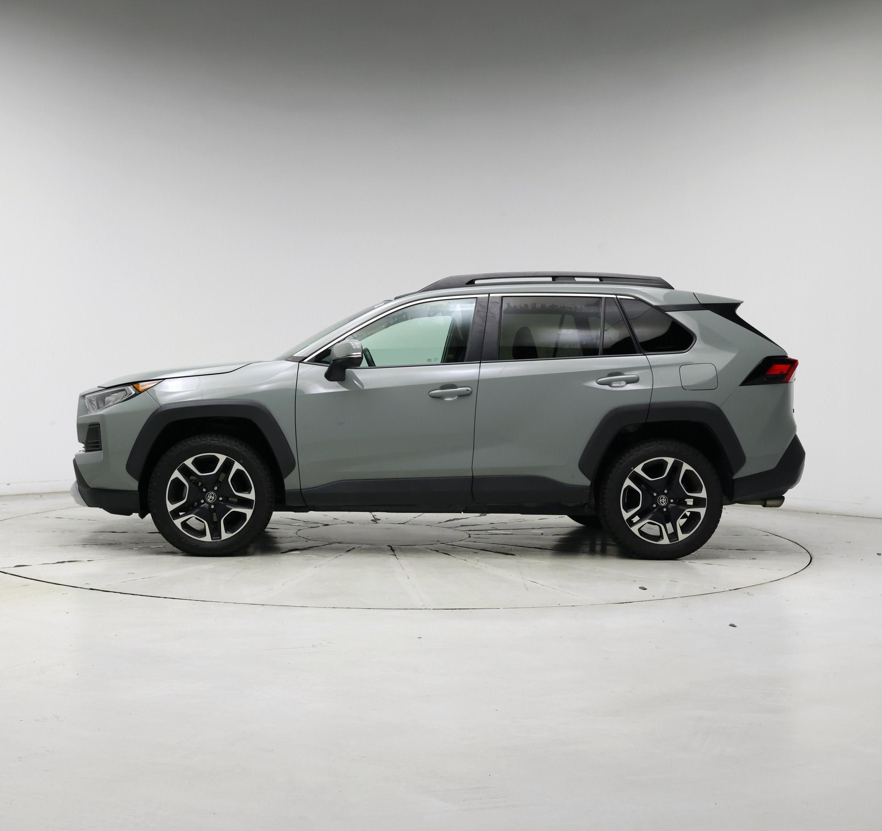 Thumbnail: 2021 Toyota RAV4 - 3
