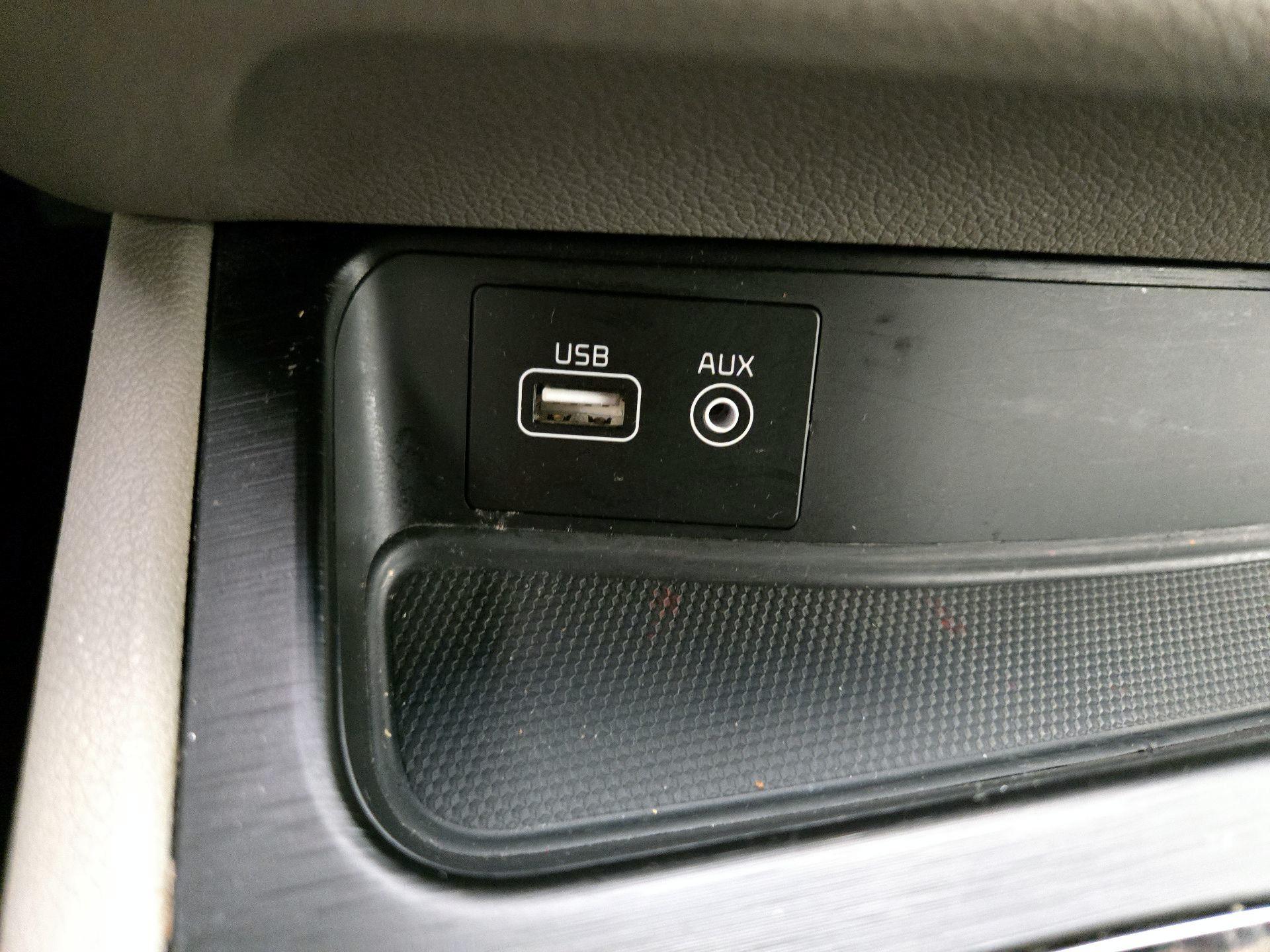 Thumbnail: 2016 Kia Sedona - 18