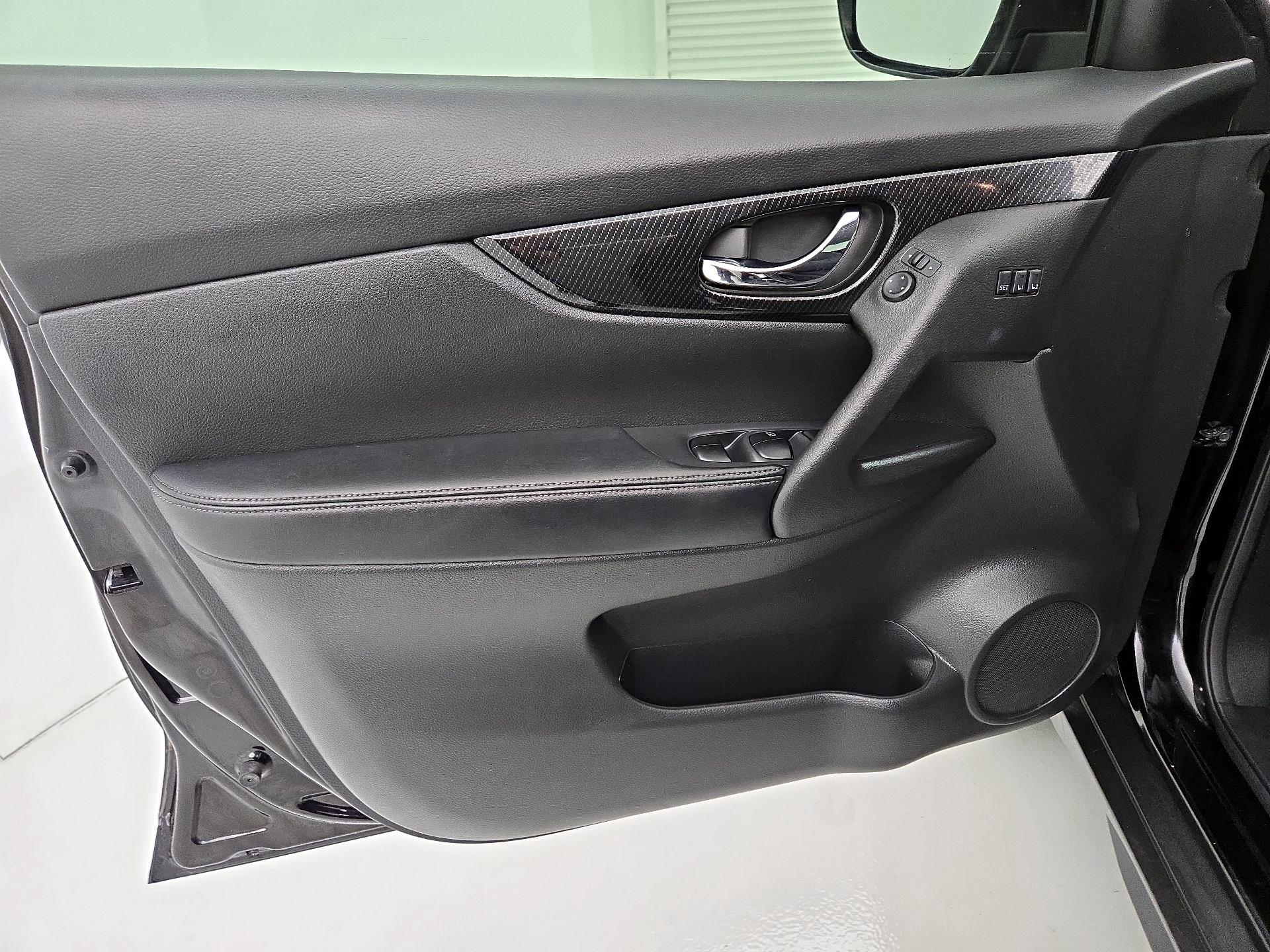 Thumbnail: 2019 Nissan Rogue - 12