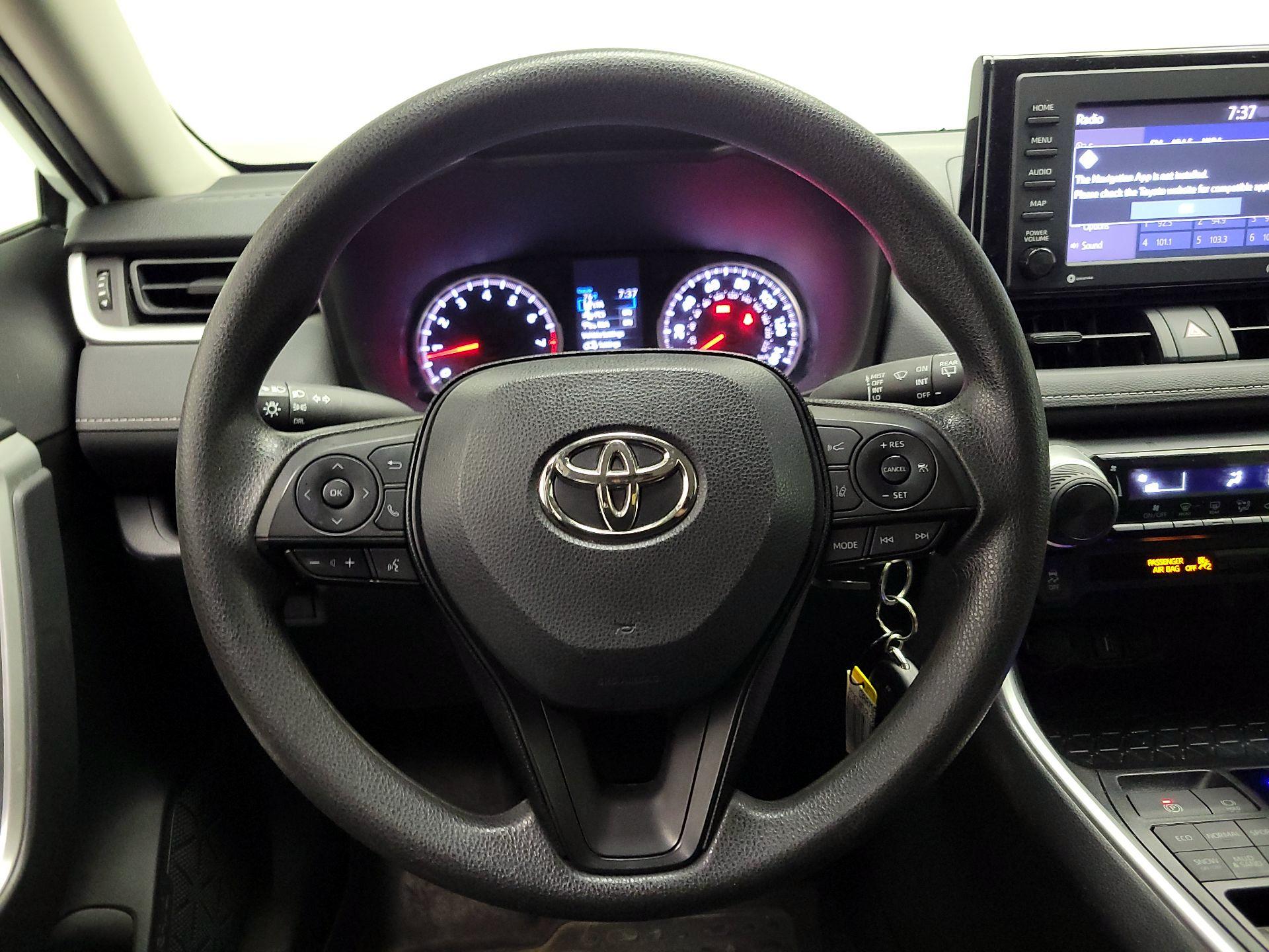 Thumbnail: 2020 Toyota RAV4 - 10