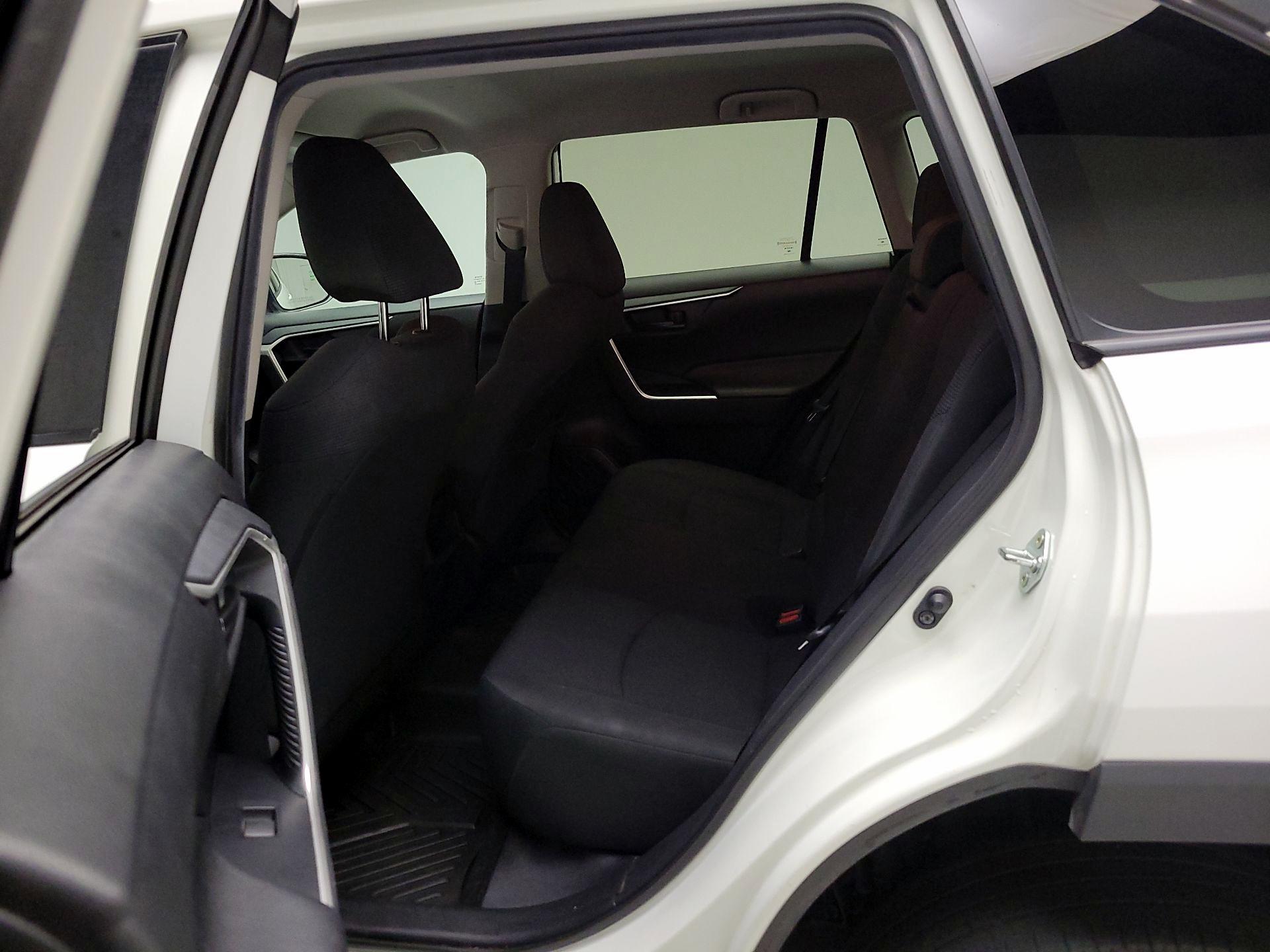Thumbnail: 2020 Toyota RAV4 - 19