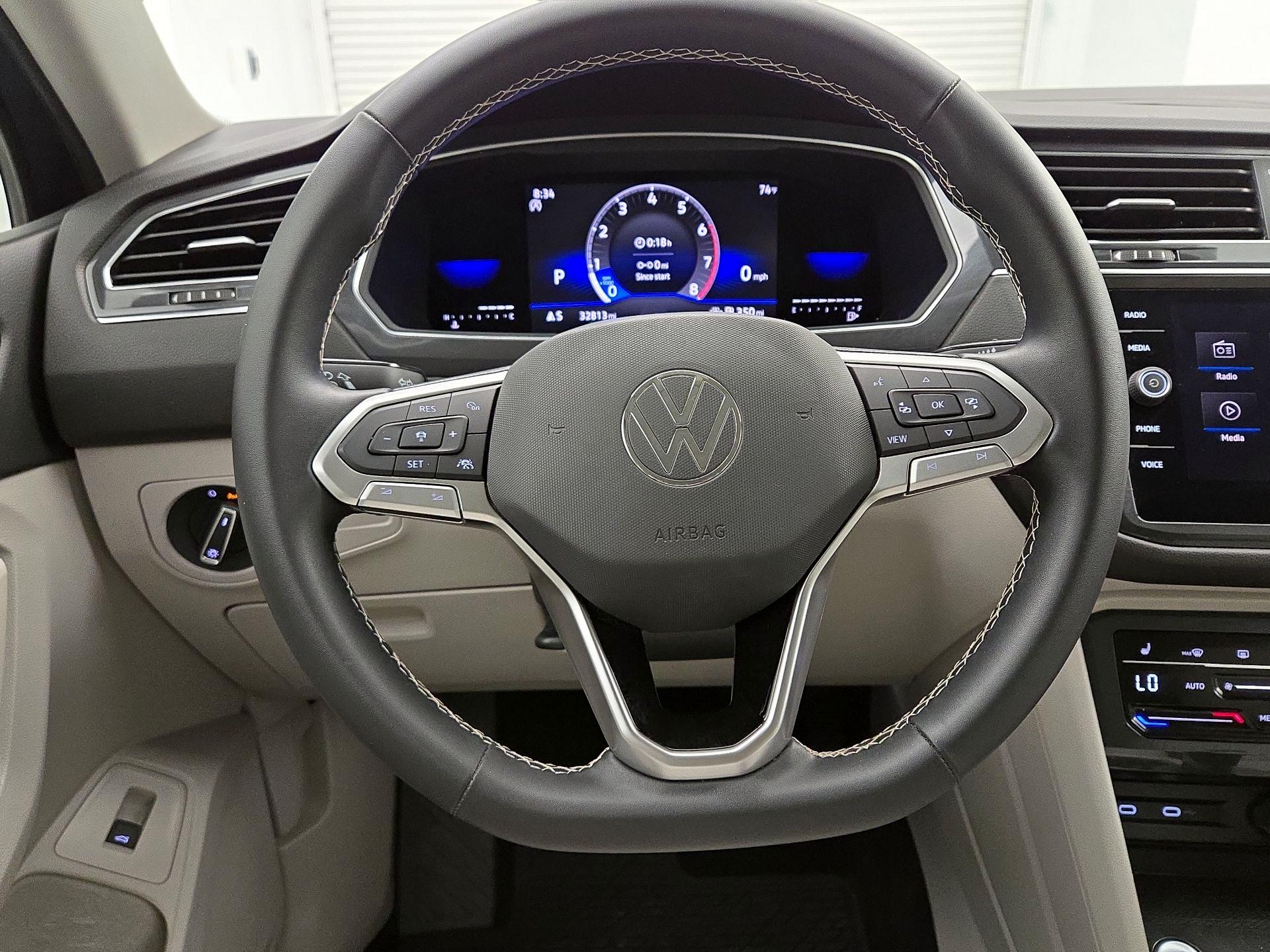 Thumbnail: 2022 Volkswagen Tiguan - 10