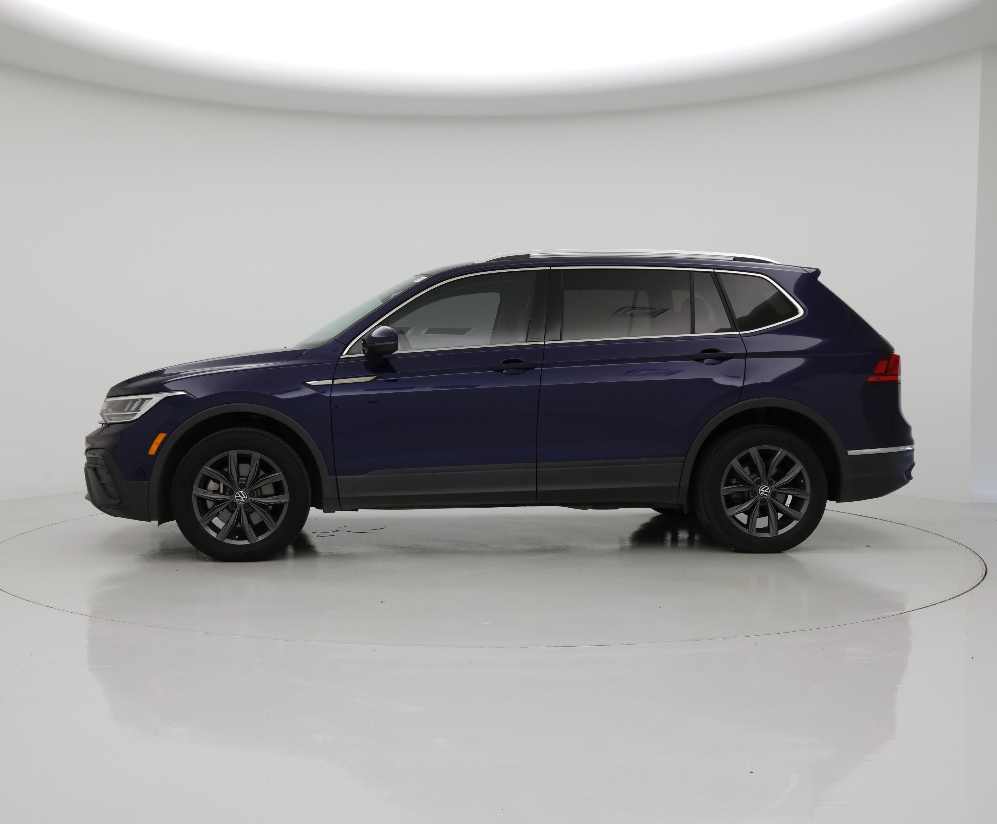 Thumbnail: 2022 Volkswagen Tiguan - 3