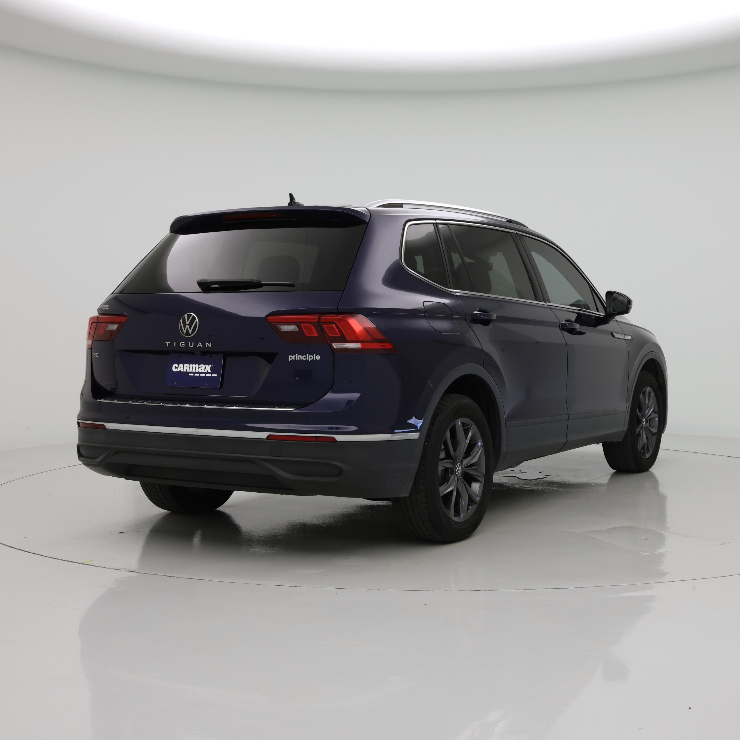 Thumbnail: 2022 Volkswagen Tiguan - 8