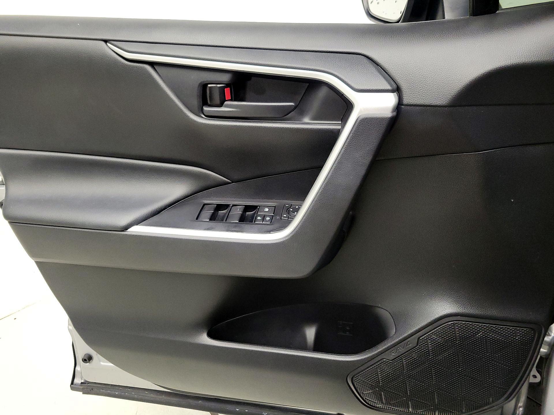 Thumbnail: 2021 Toyota RAV4 - 12