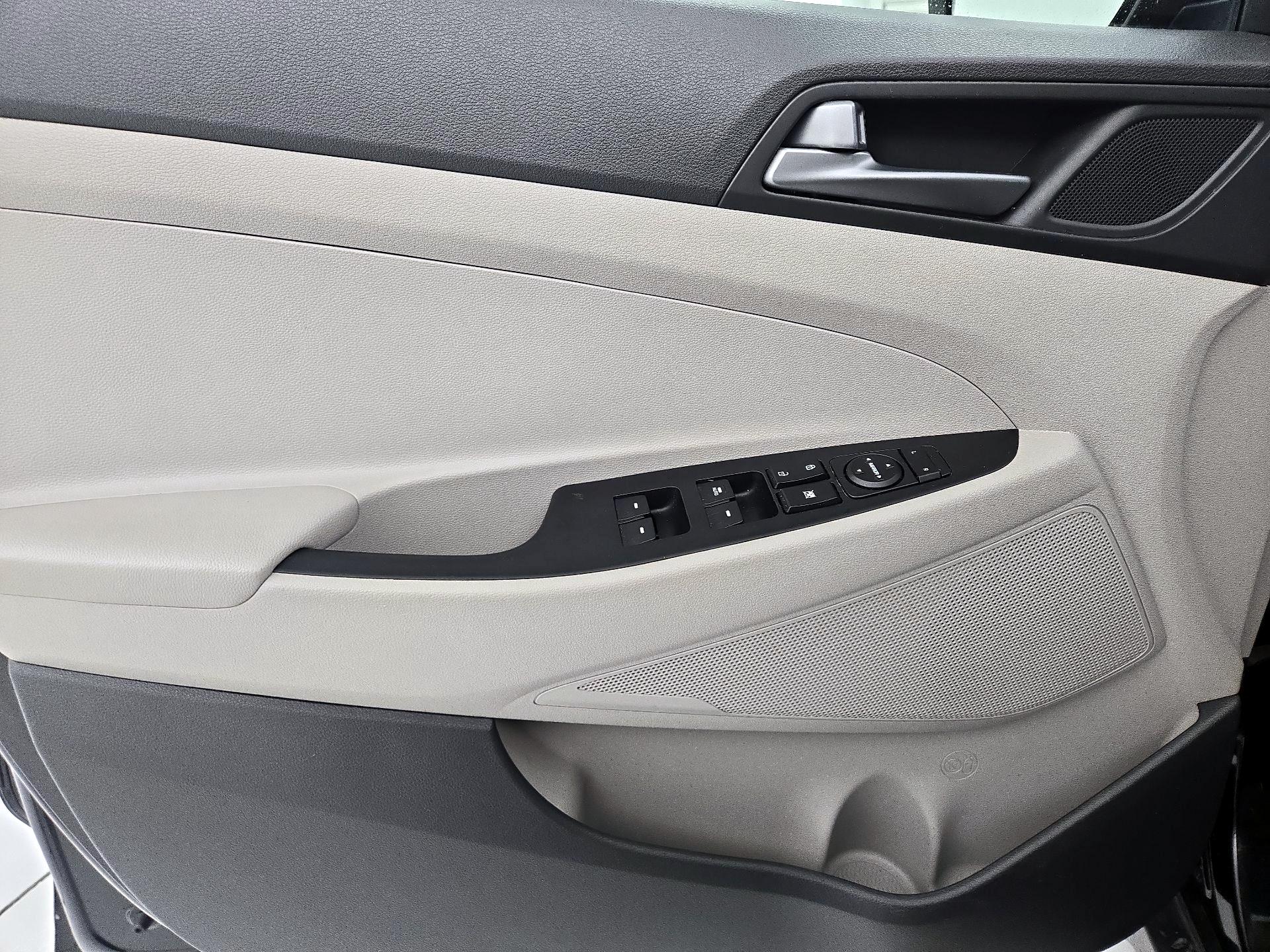 Thumbnail: 2016 Hyundai Tucson - 12