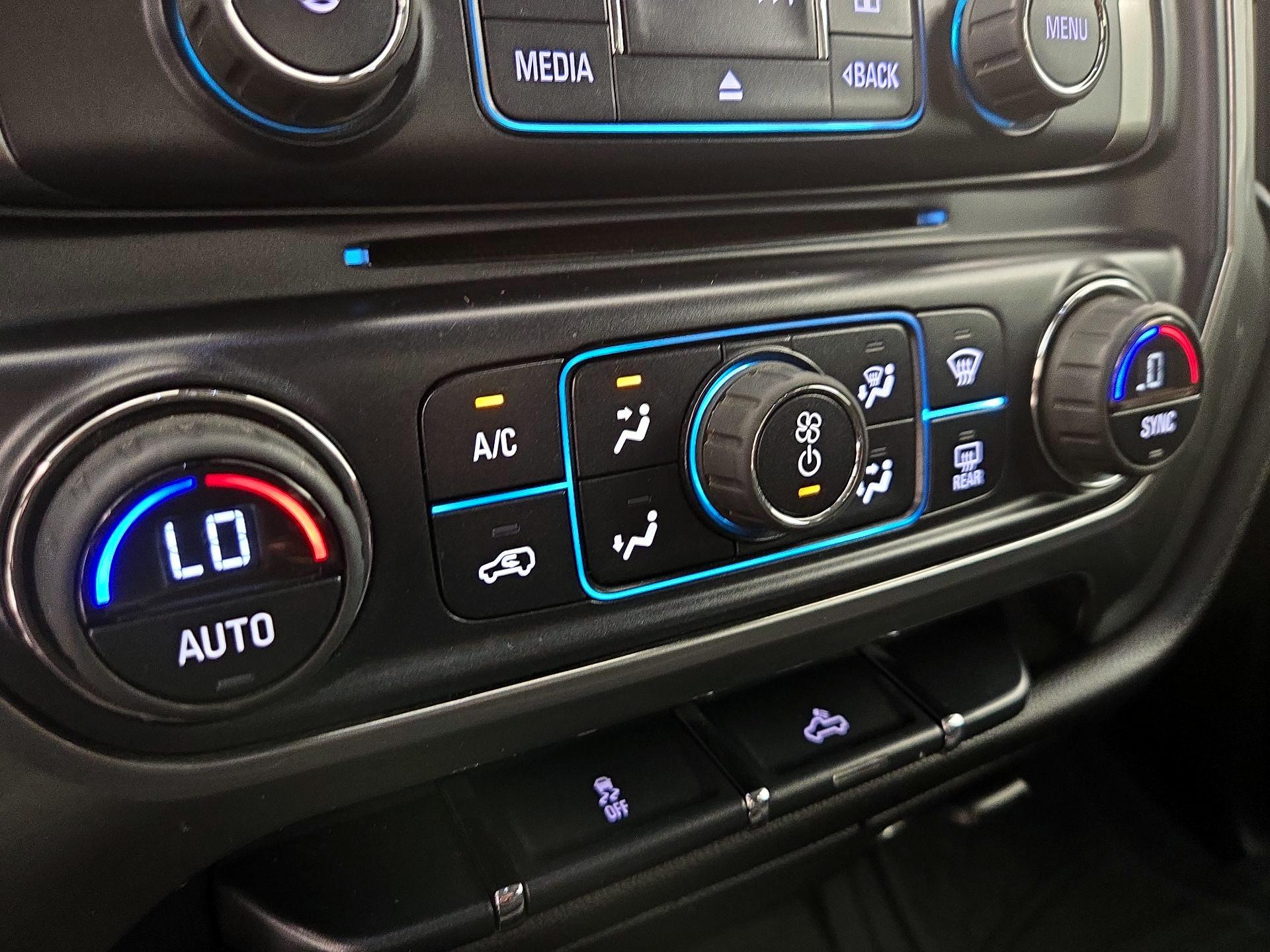 Thumbnail: 2015 Chevrolet Silverado 1500 - 16