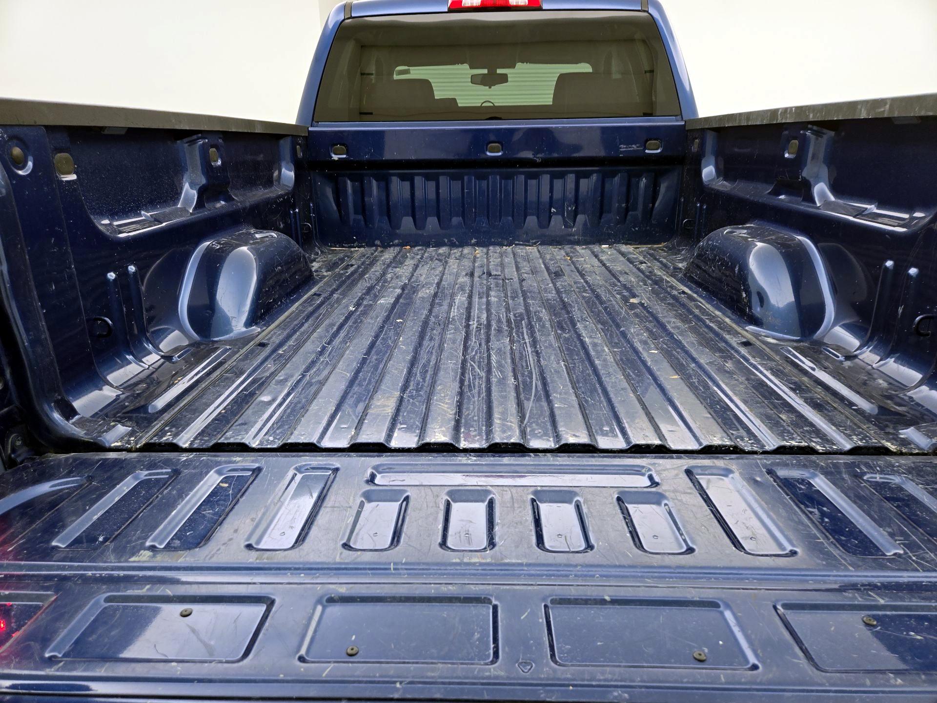 Thumbnail: 2015 Chevrolet Silverado 1500 - 19