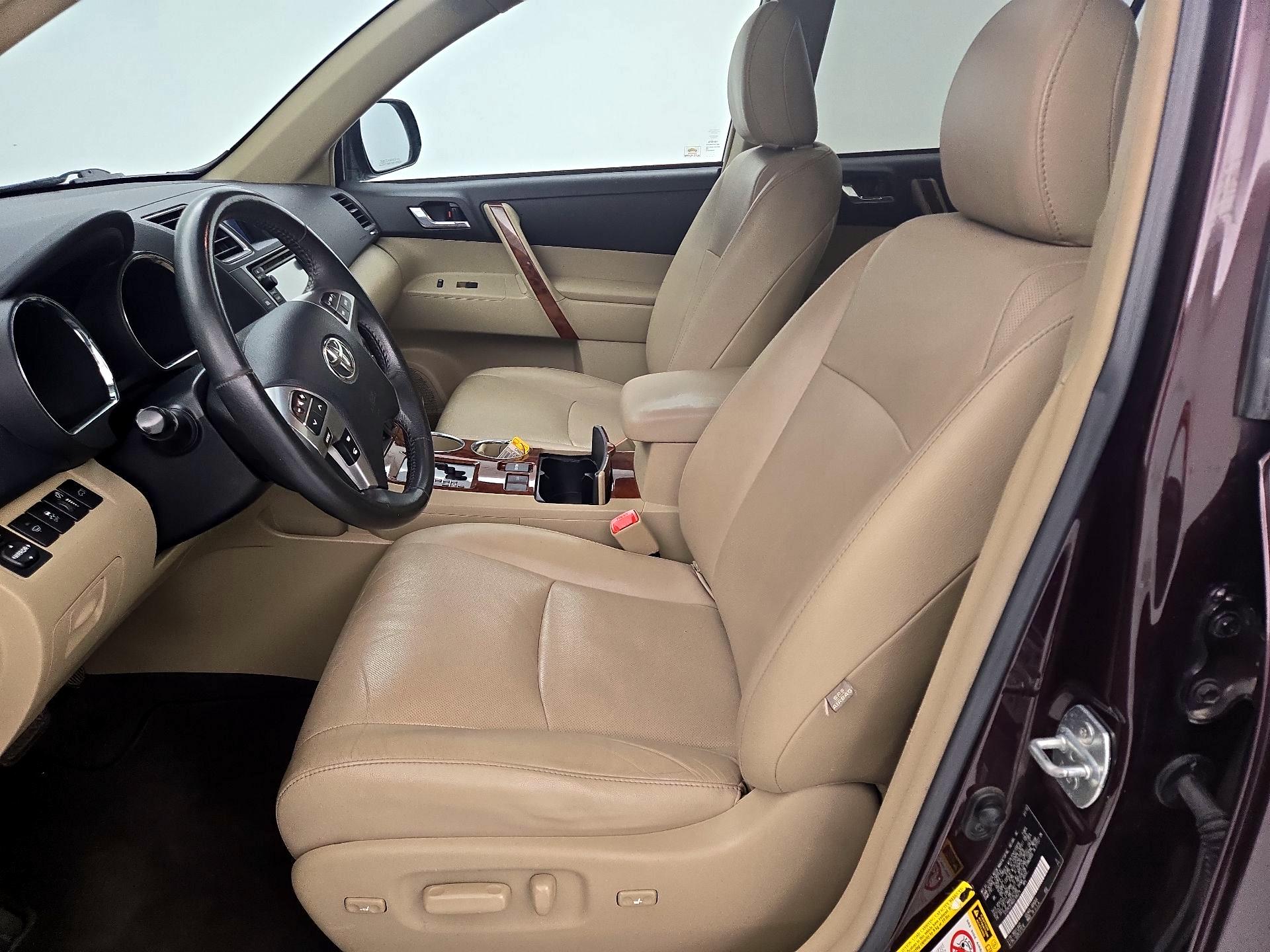 Thumbnail: 2013 Toyota Highlander - 11