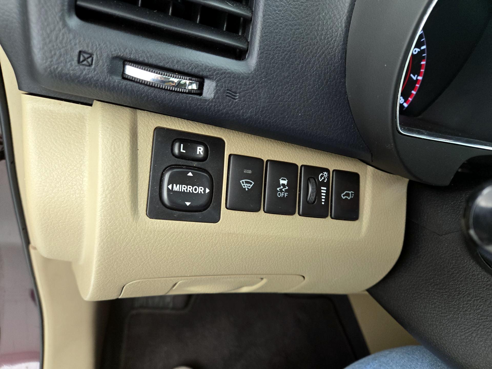 Thumbnail: 2013 Toyota Highlander - 13