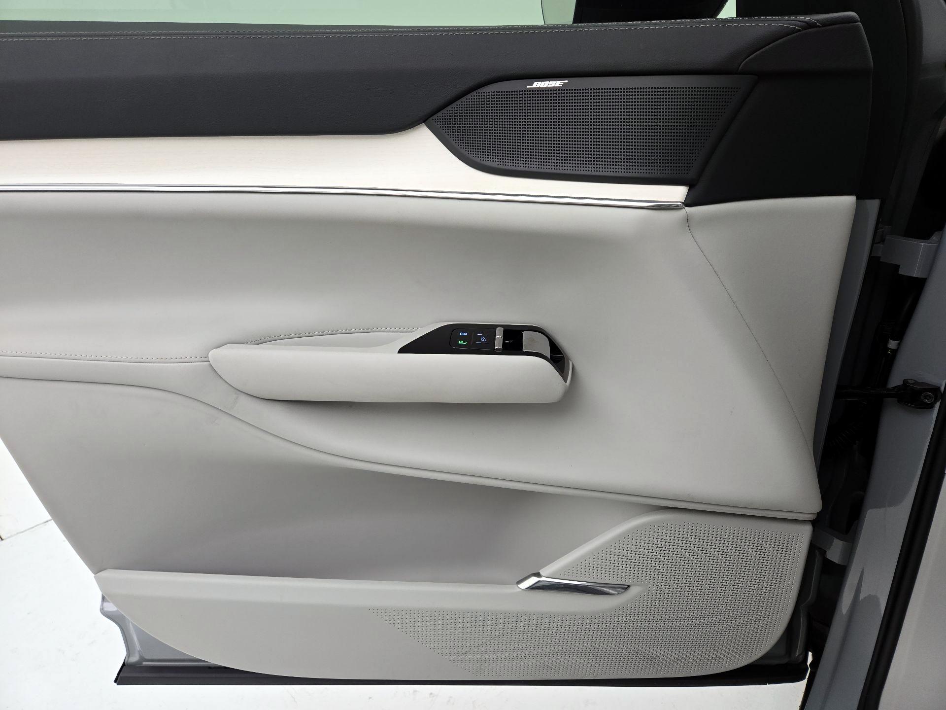 Thumbnail: 2025 Volvo EX90 - 12