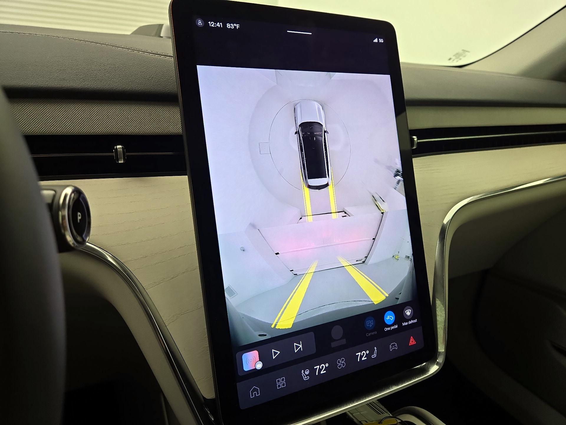 Thumbnail: 2025 Volvo EX90 - 13