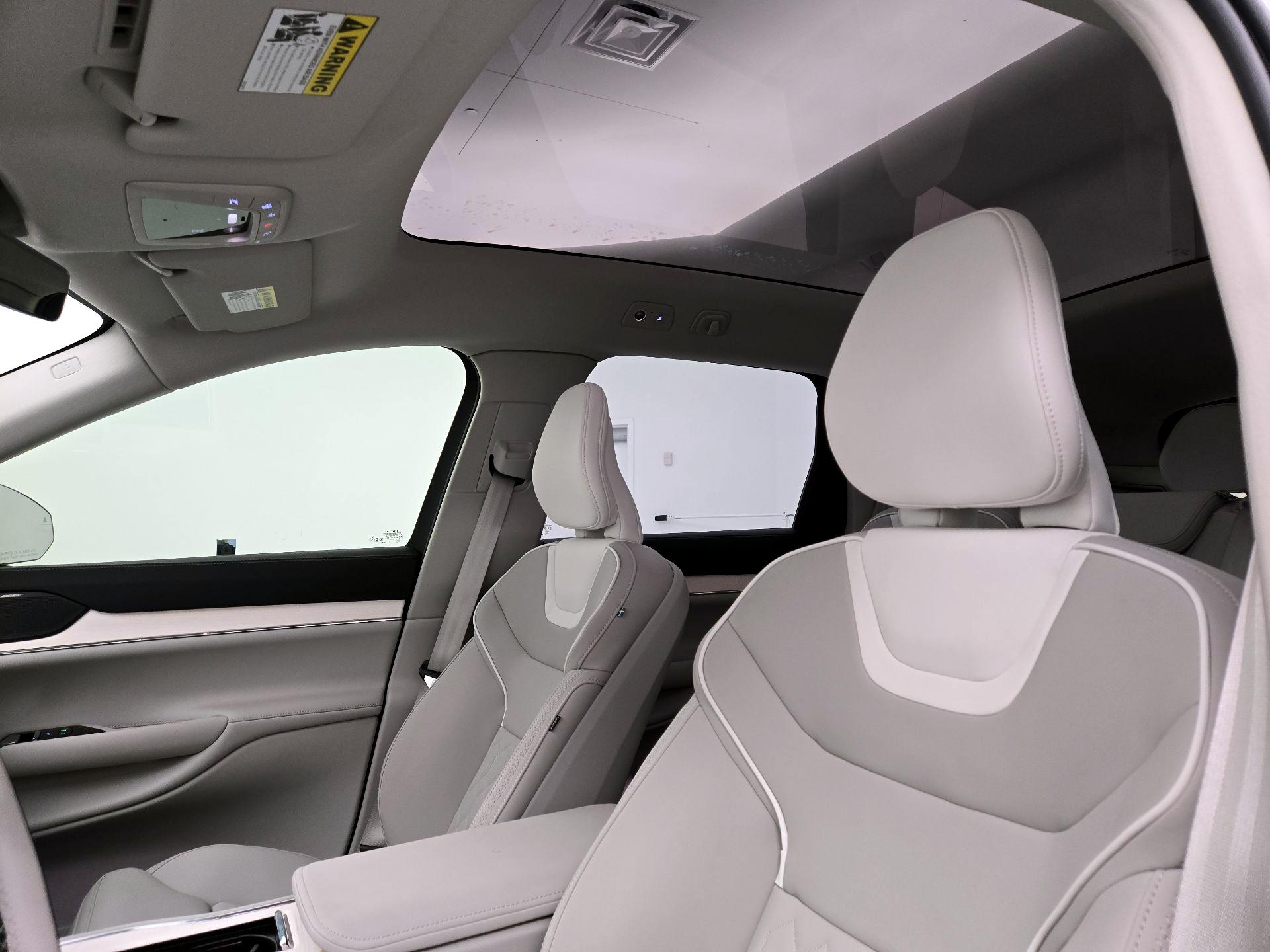 Thumbnail: 2025 Volvo EX90 - 17