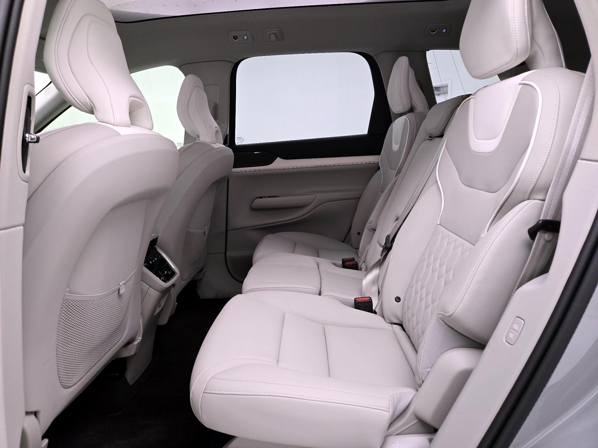 Thumbnail: 2025 Volvo EX90 - 18